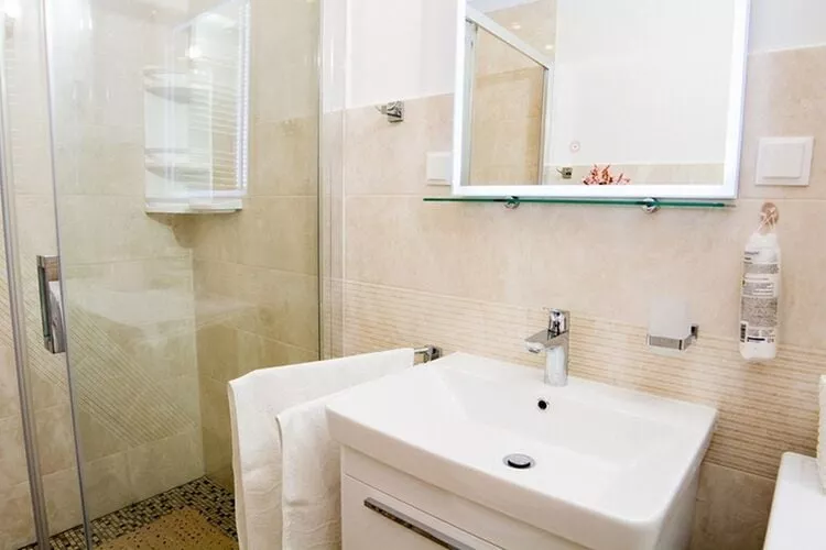 Apartments Stella - One Bedroom Apartment with Terrace A2-Bathroom