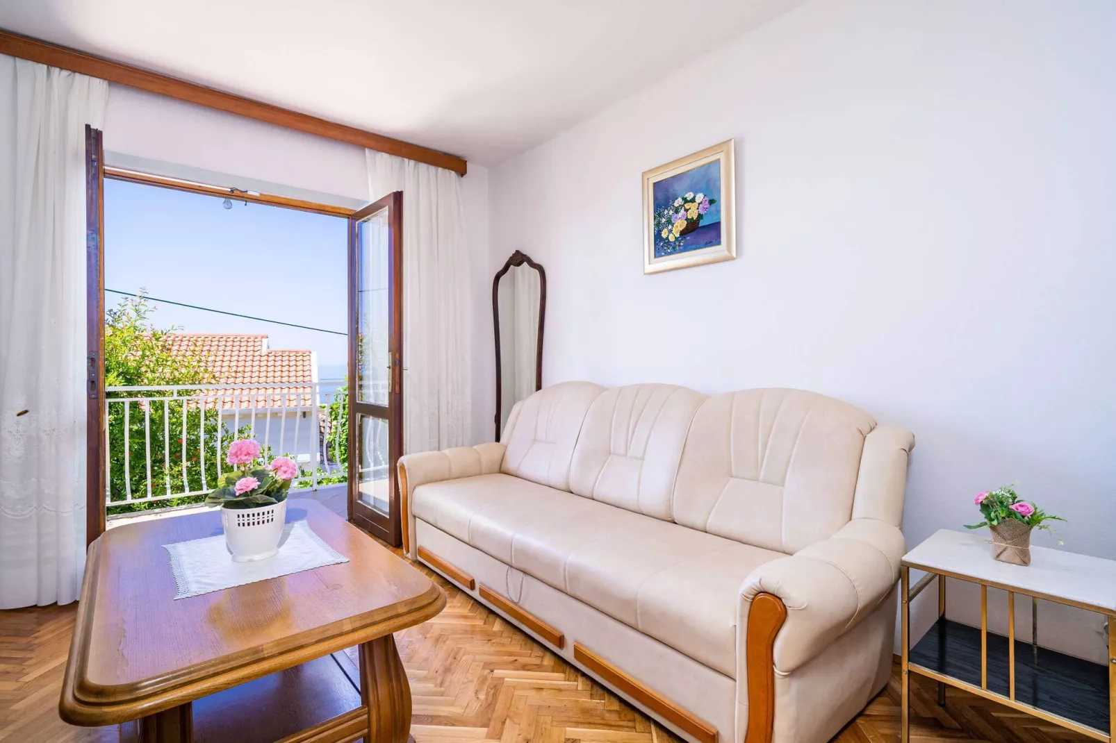 Apartments Stella - Three-Bedroom Apartment with Balcony and Terrace-Living room