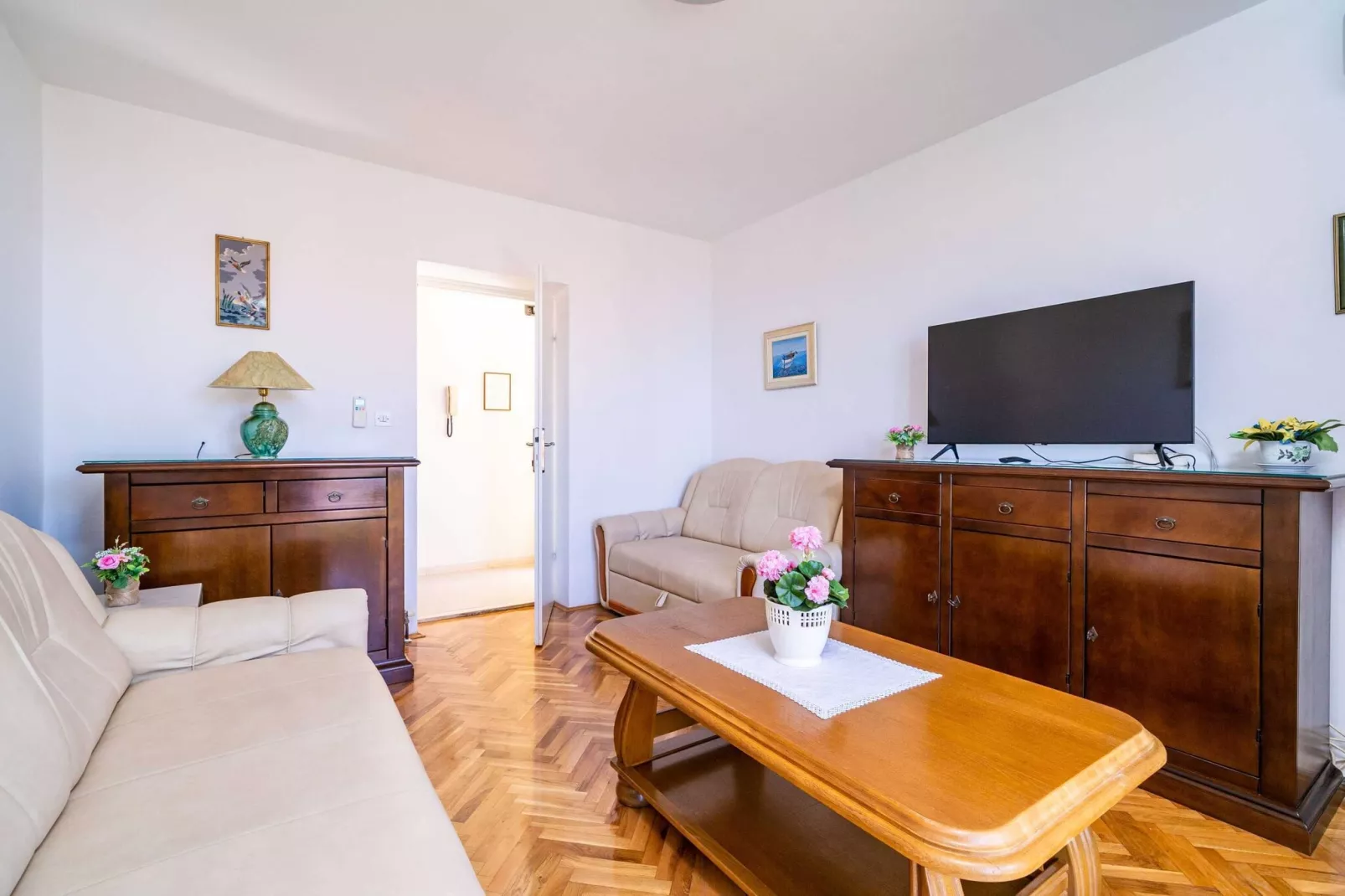 Apartments Stella - Three-Bedroom Apartment with Balcony and Terrace-Living room