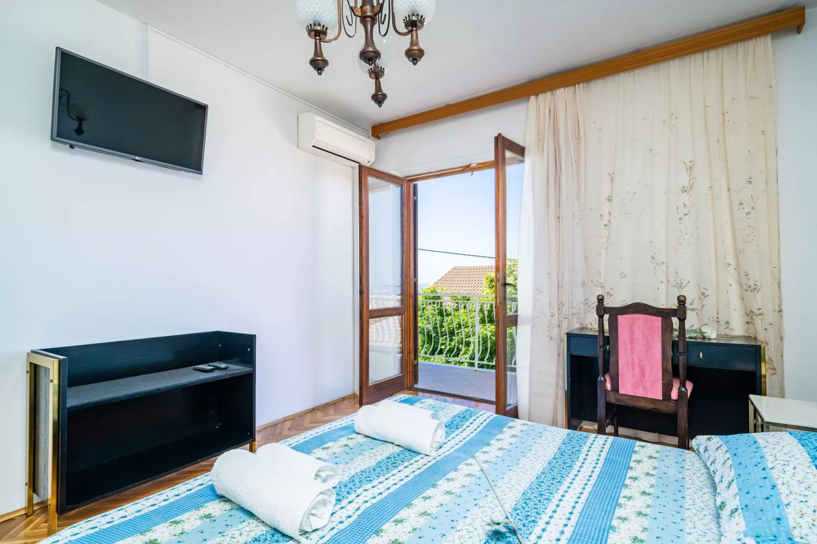 Apartments Stella - Three-Bedroom Apartment with Balcony and Terrace-Bedroom