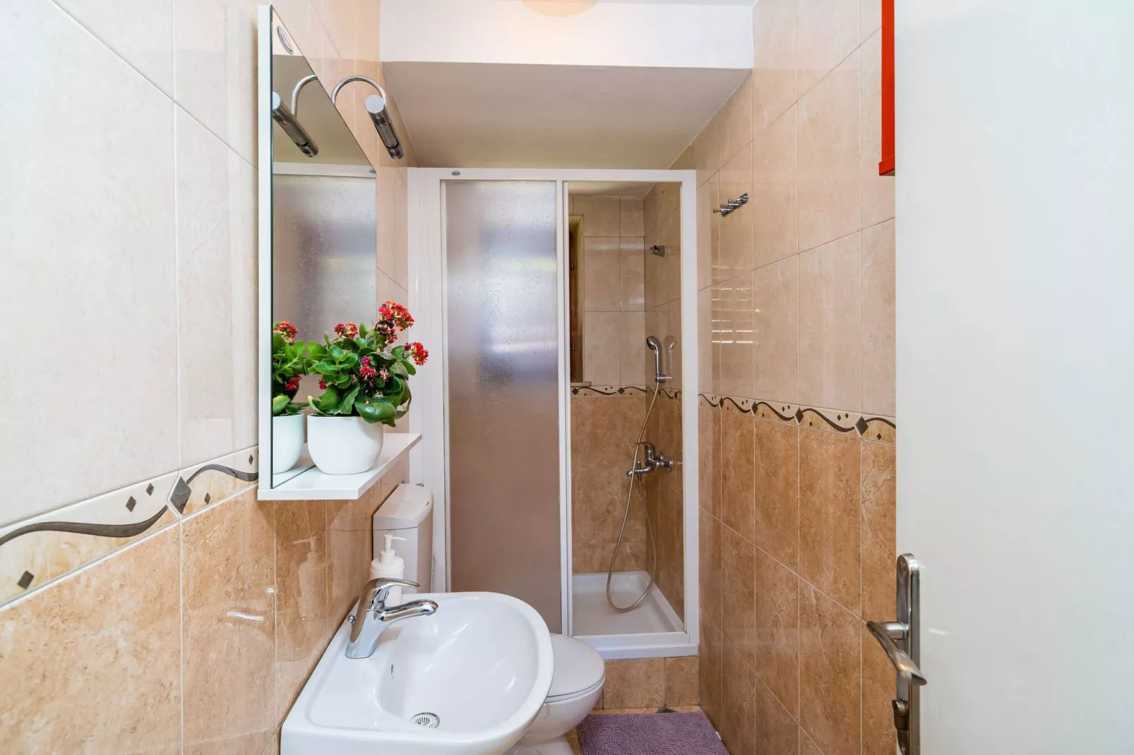 Apartments Stella - Three-Bedroom Apartment with Balcony and Terrace-Bathroom