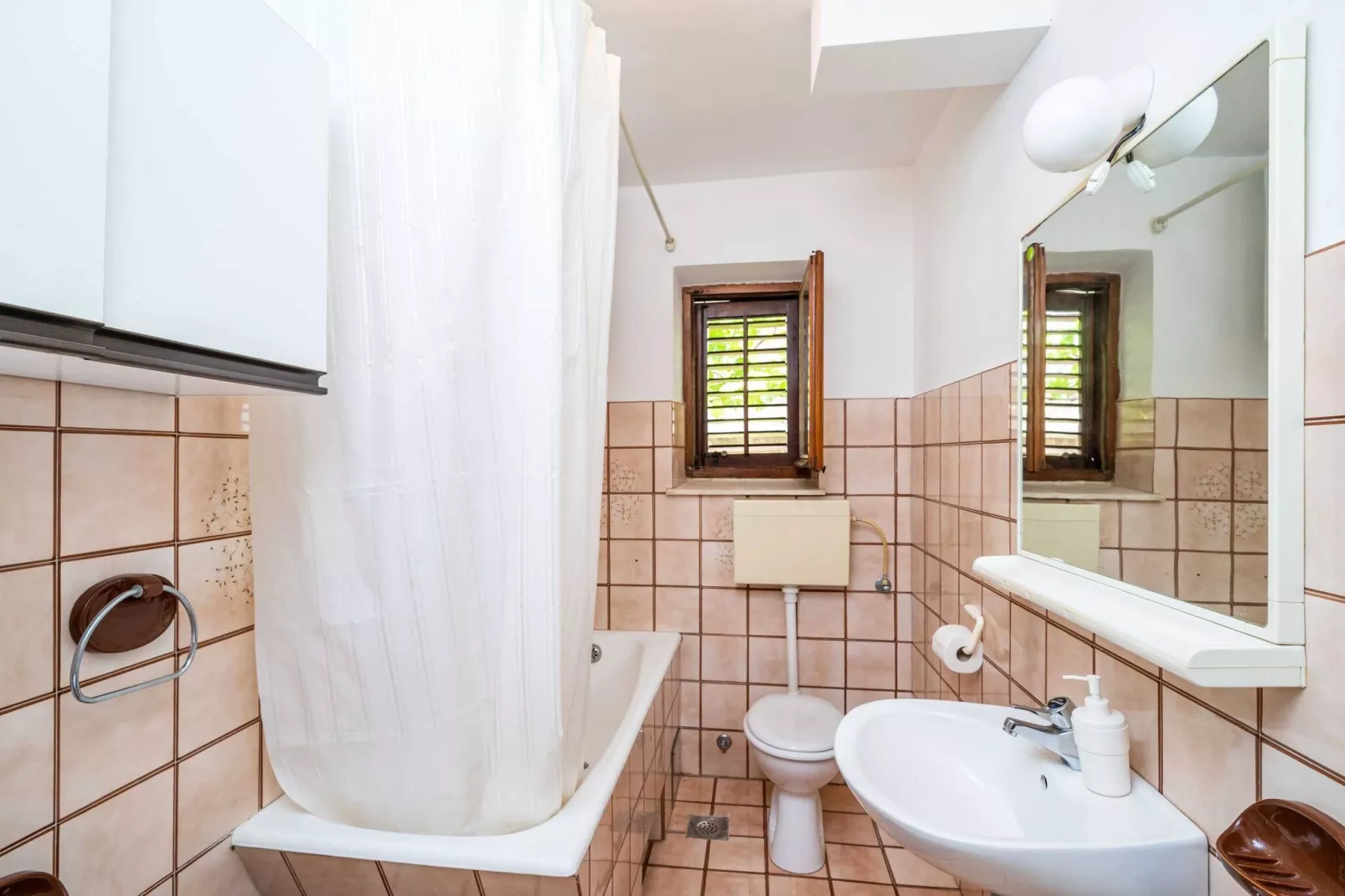 Apartments Stella - Three-Bedroom Apartment with Balcony and Terrace-Bathroom