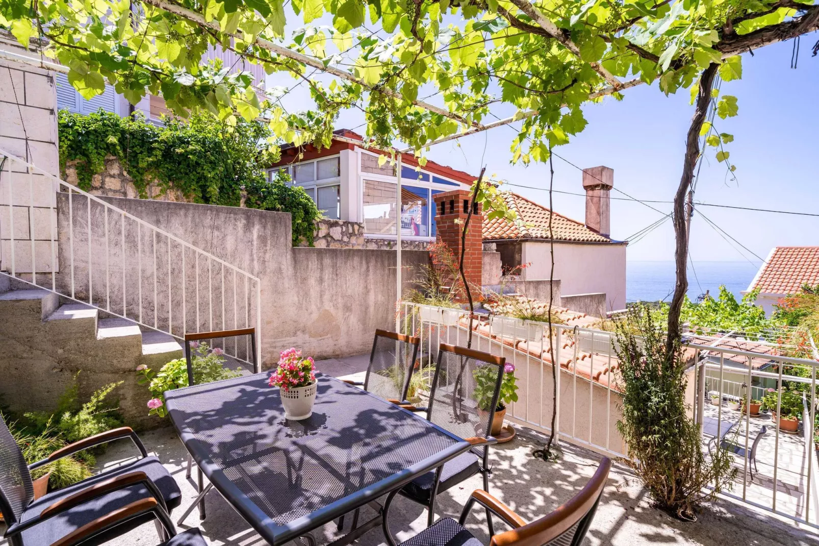 Apartments Stella - Three-Bedroom Apartment with Balcony and Terrace-Terrace