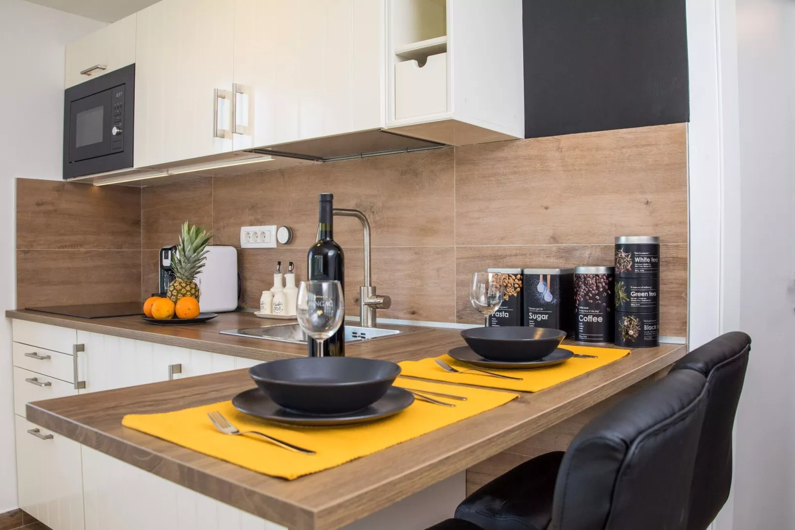 Apartment Velvet - Studio Apartment with Hot Tub-Dining room