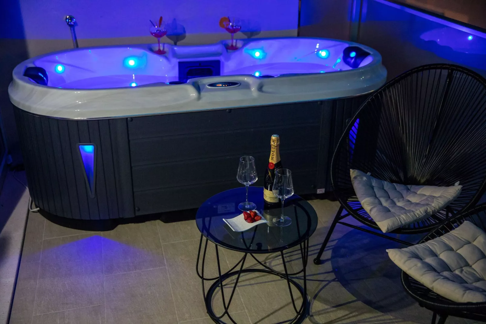 Apartment Velvet - Studio Apartment with Hot Tub-Terrace