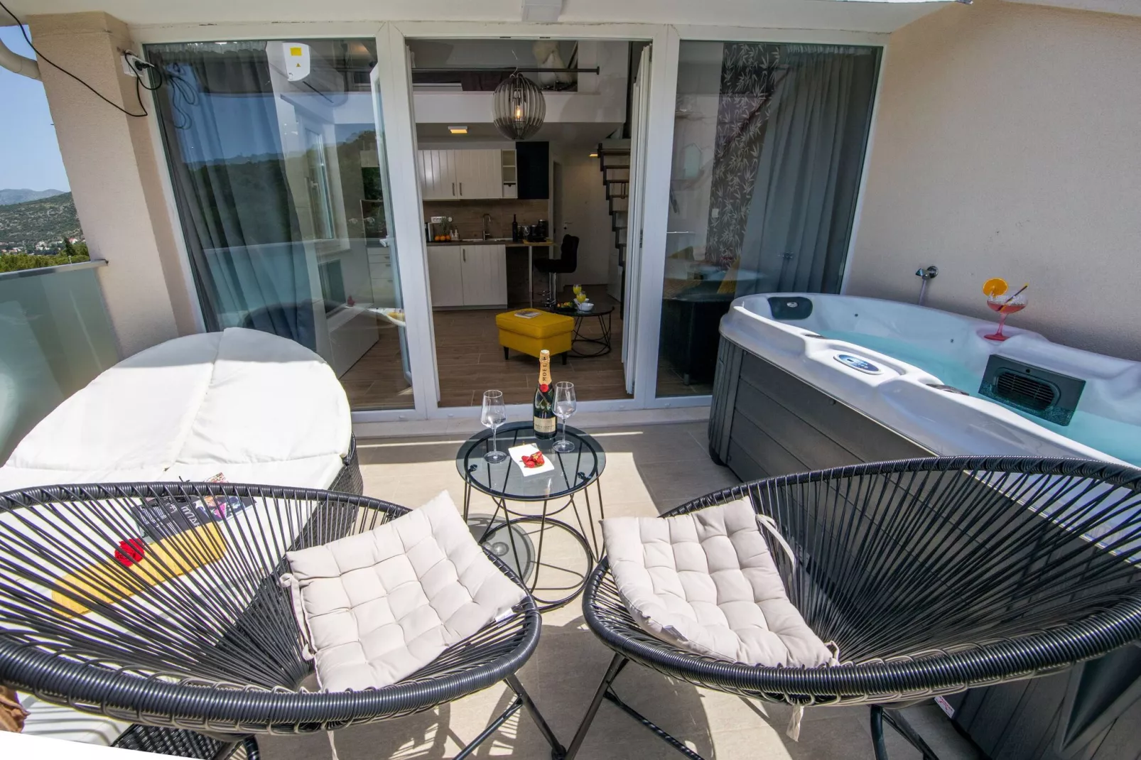 Apartment Velvet - Studio Apartment with Hot Tub-Terrace