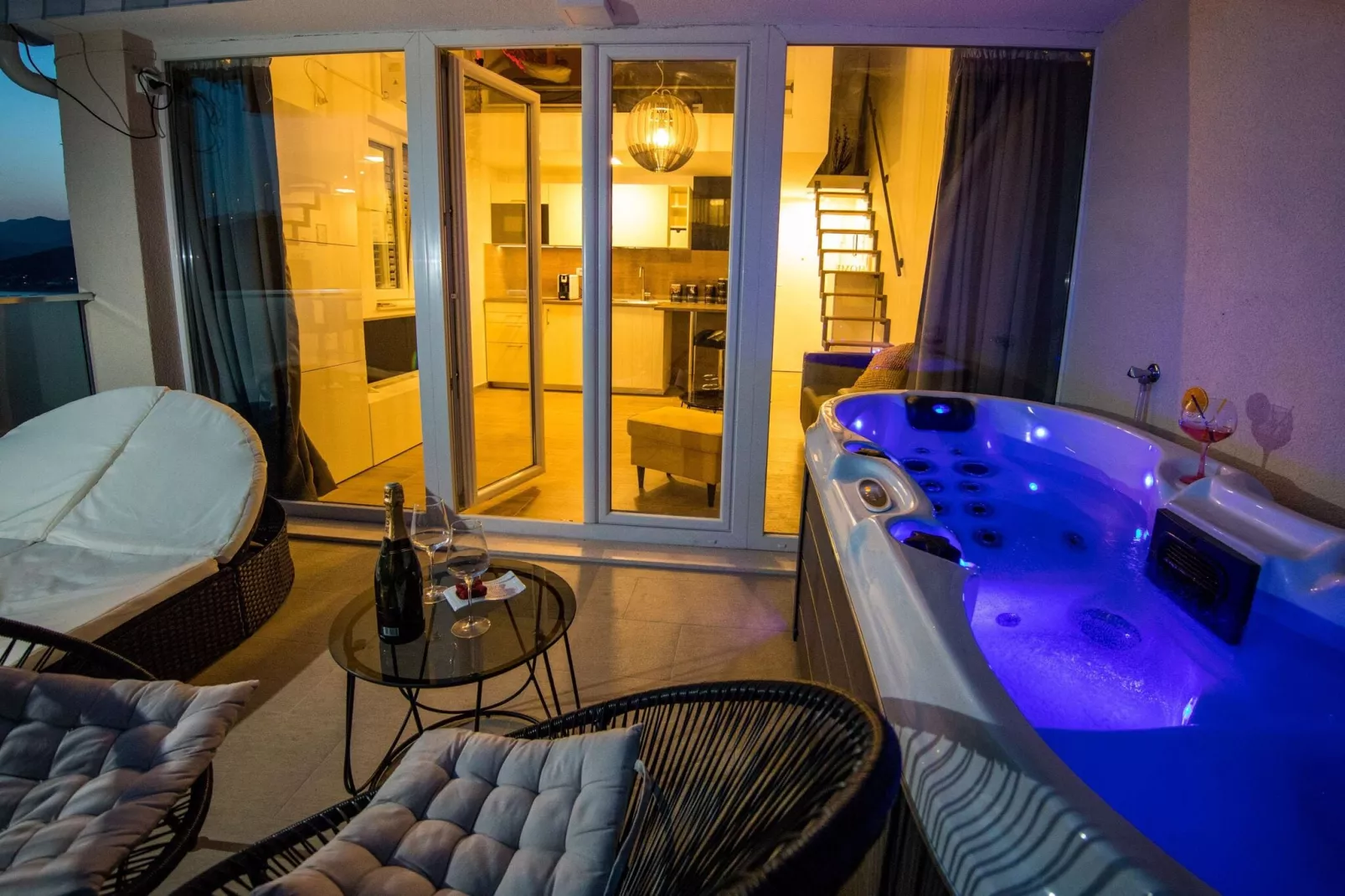 Apartment Velvet - Studio Apartment with Hot Tub-Terrace