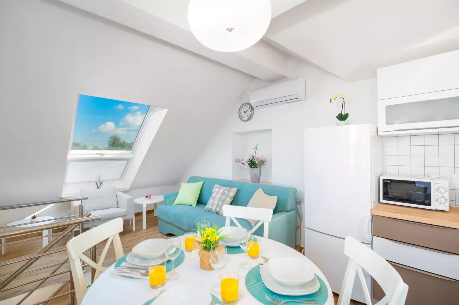 Holiday home Škrika -Three Bedroom Home with heated Pool and Jacuzzi-Dining room