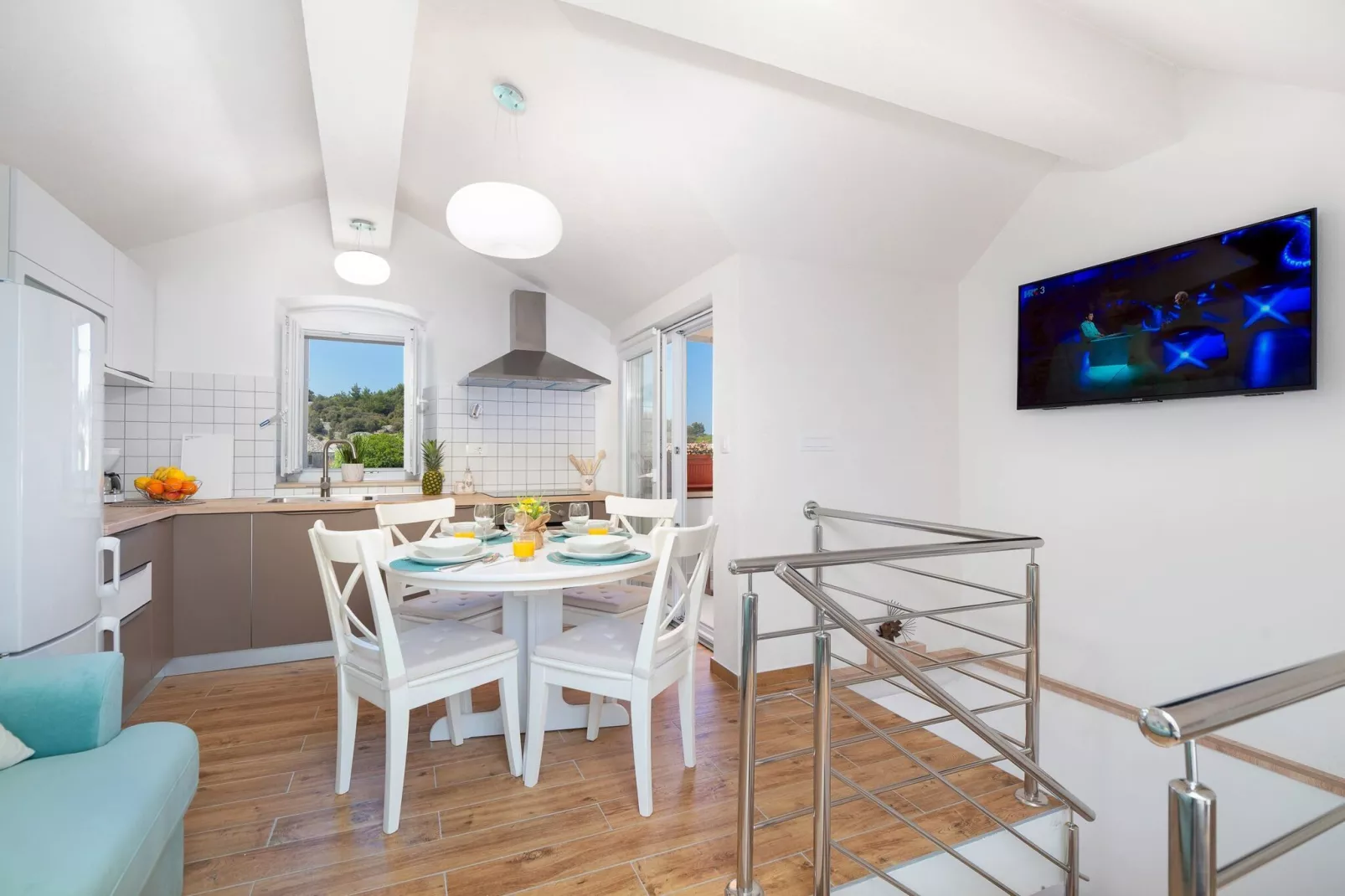 Holiday home Škrika -Three Bedroom Home with heated Pool and Jacuzzi-Kitchen