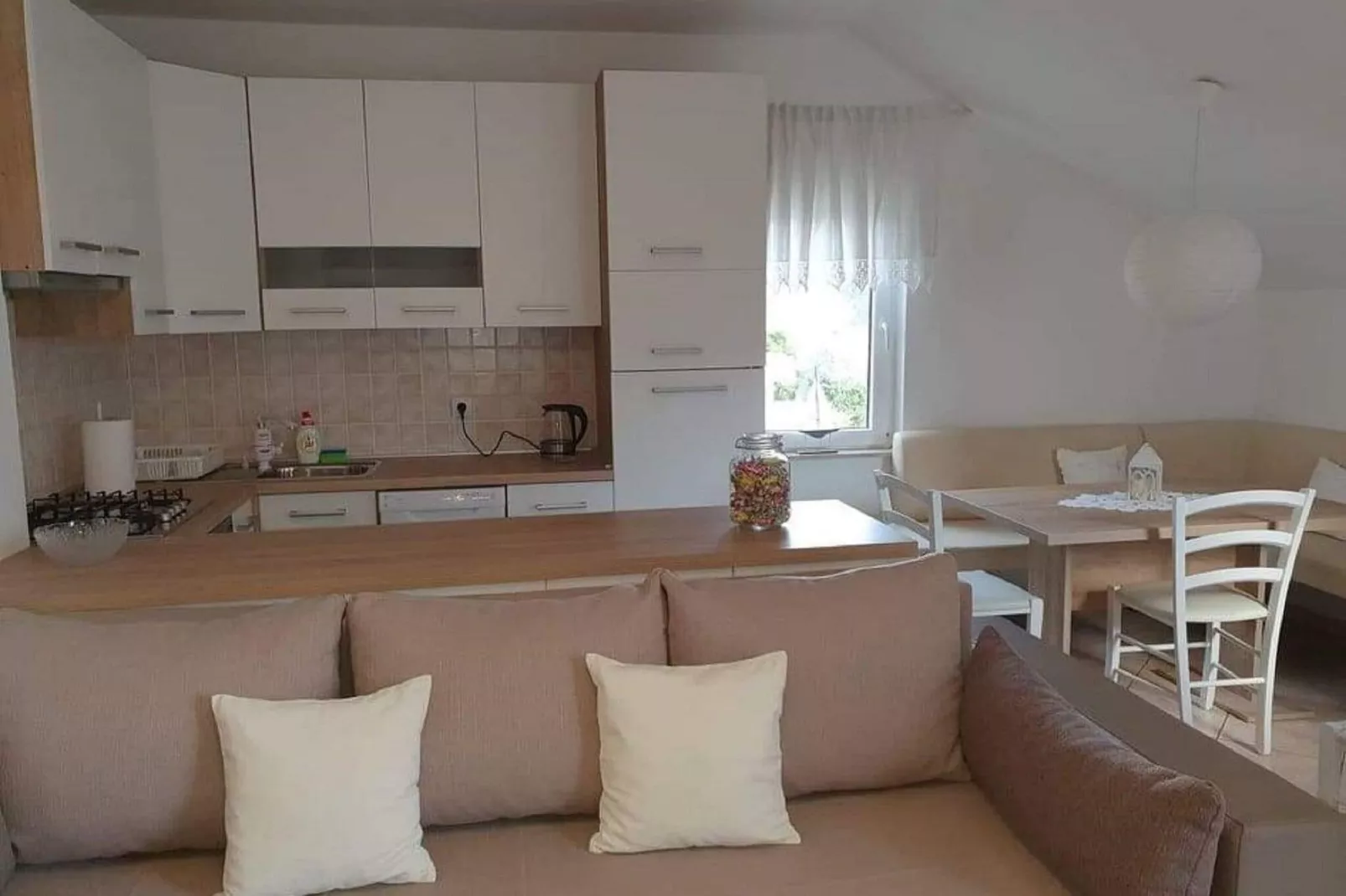 Apartment Majer - One-Bedroom Apartment with Balcony-Salon