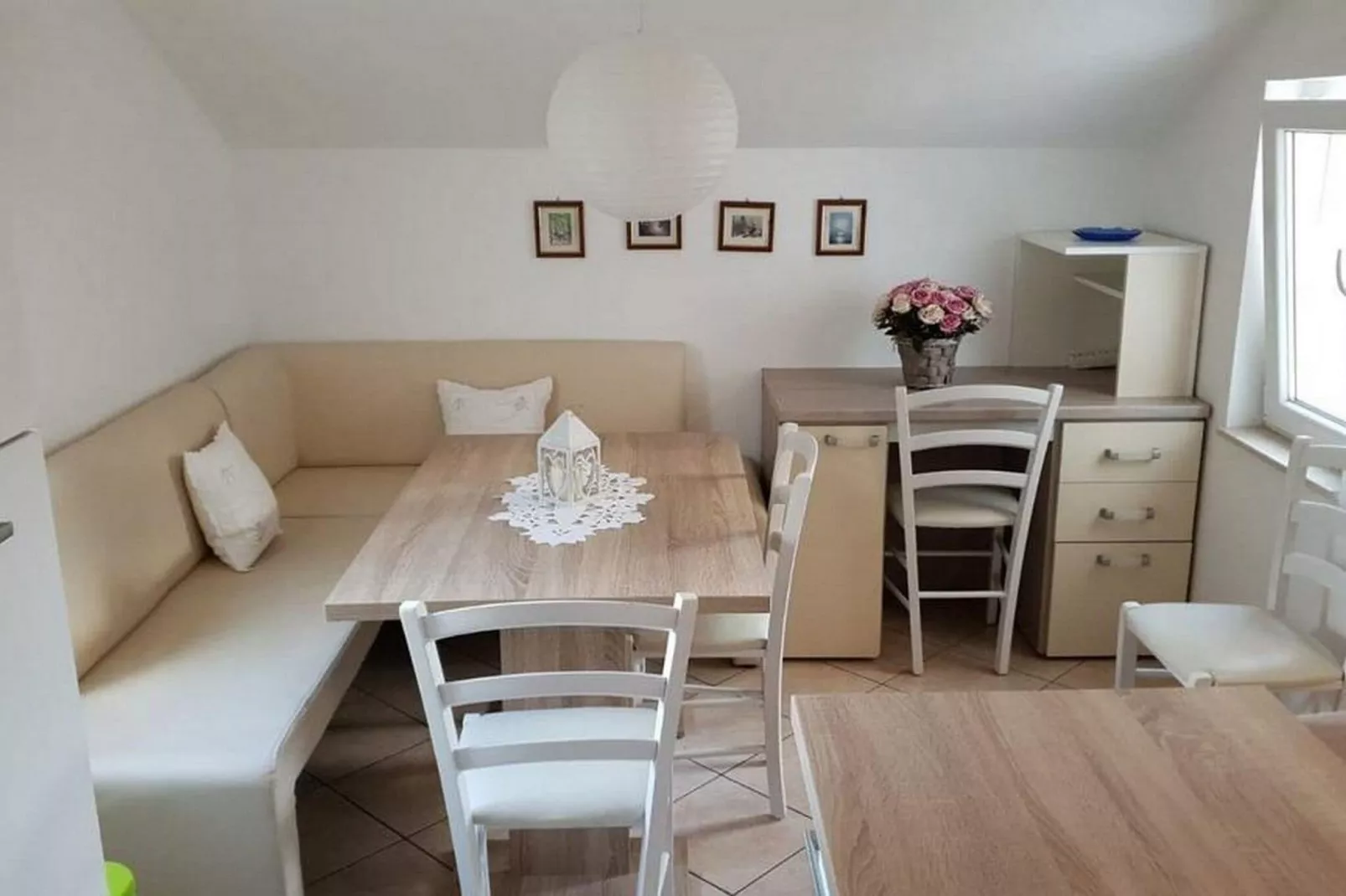 Apartment Majer - One-Bedroom Apartment with Balcony-Salle à manger