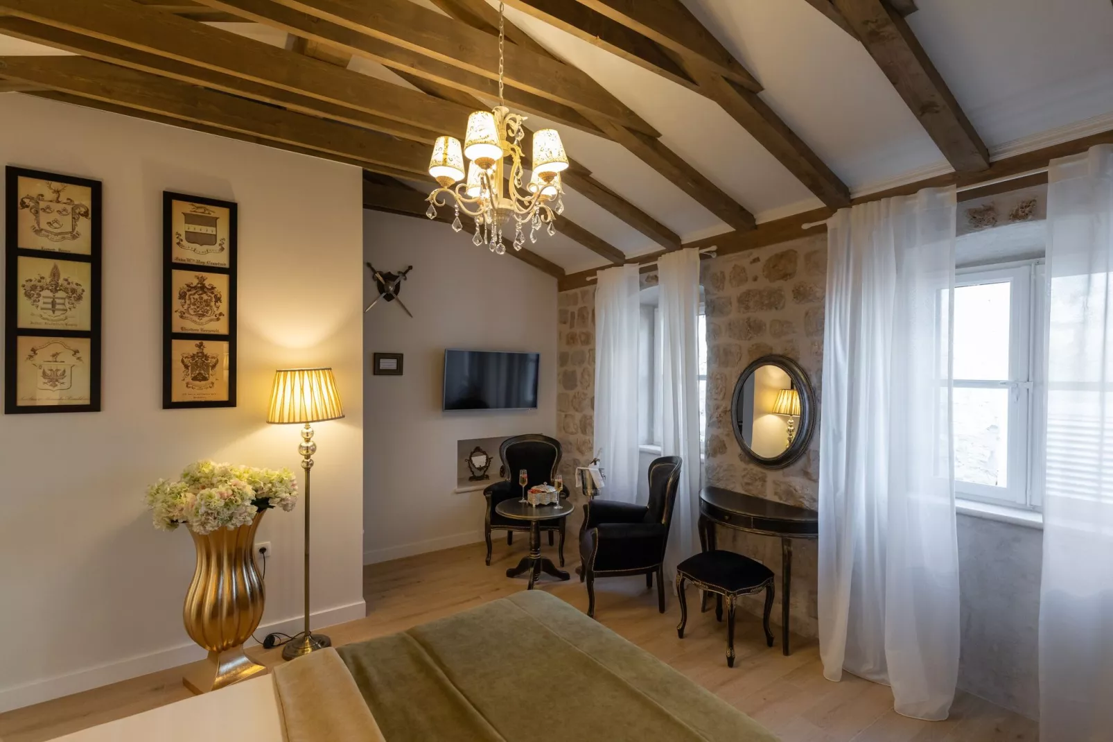 Vivaldi - Deluxe Double Room with Side City View (S3)-Bedroom