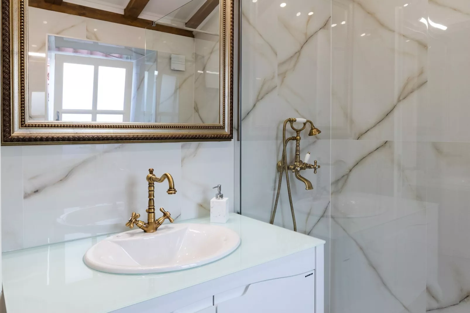 Vivaldi - Deluxe Double Room with Side City View (S3)-Bathroom