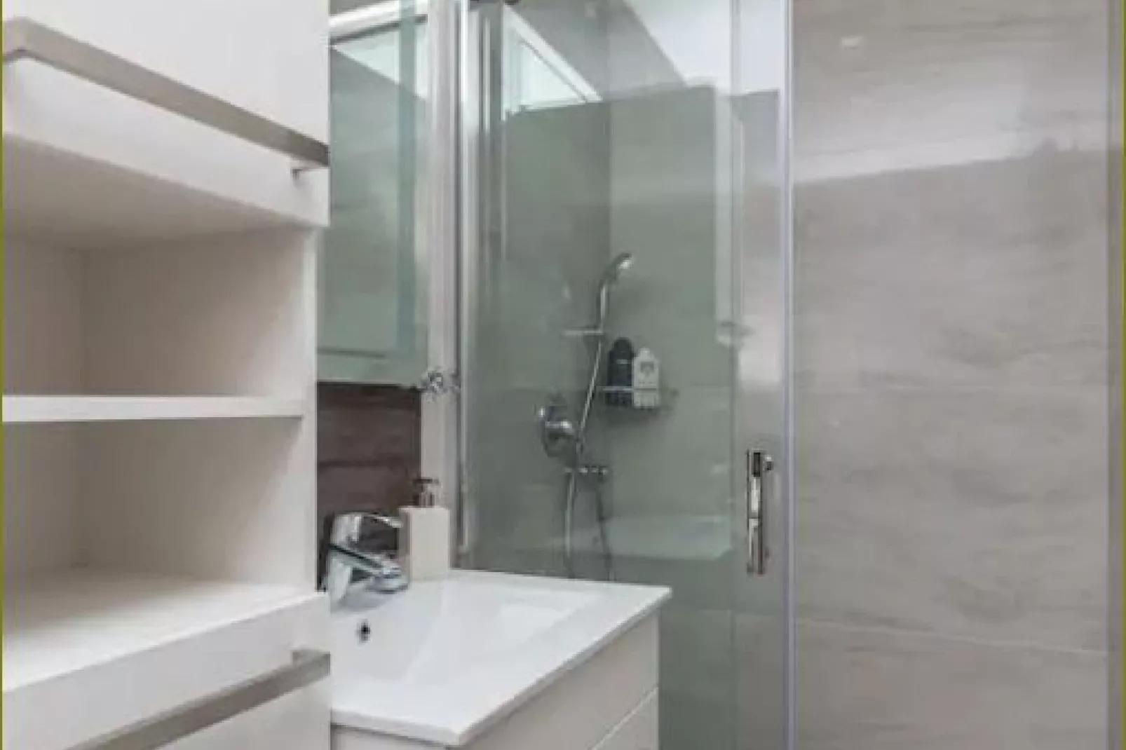 Apartments Dub - One-Bedroom Apartment with Terrace and Hot Tub (no.5)-Salle de bain