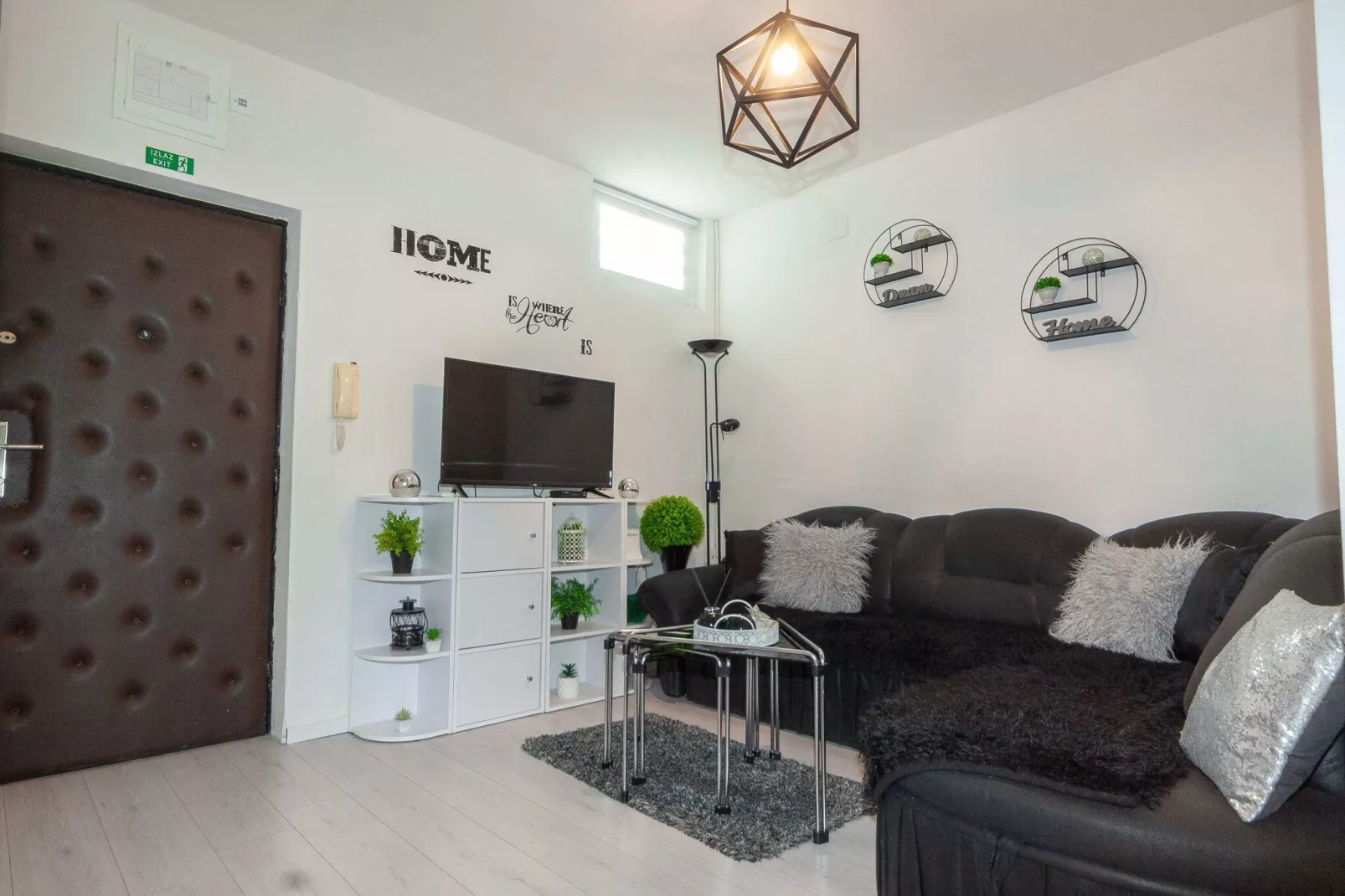 Apartment Jamblip - Two Bedroom Apartment with Balcony-Salon