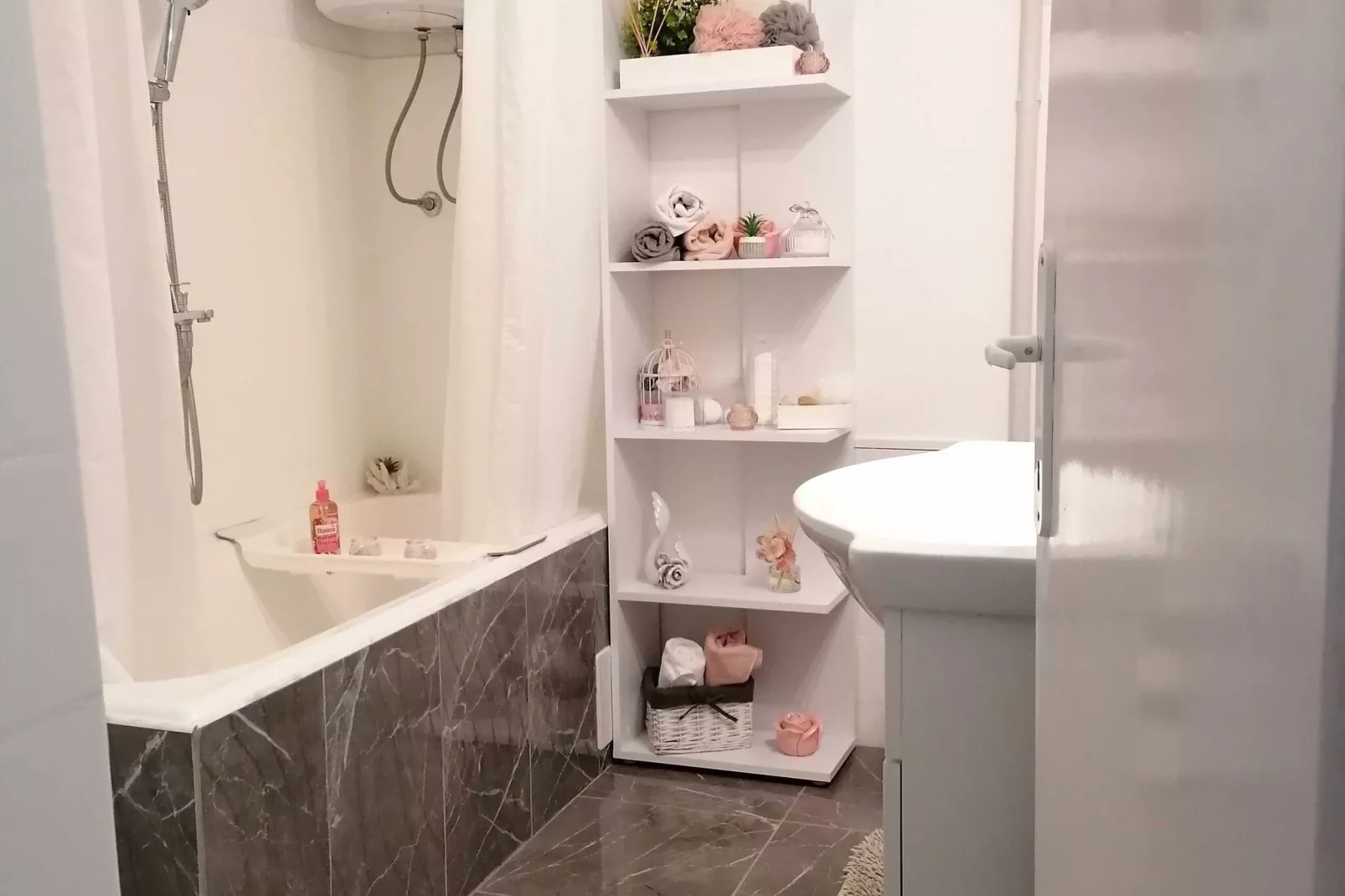 Apartment Jamblip - Two Bedroom Apartment with Balcony-Salle de bain