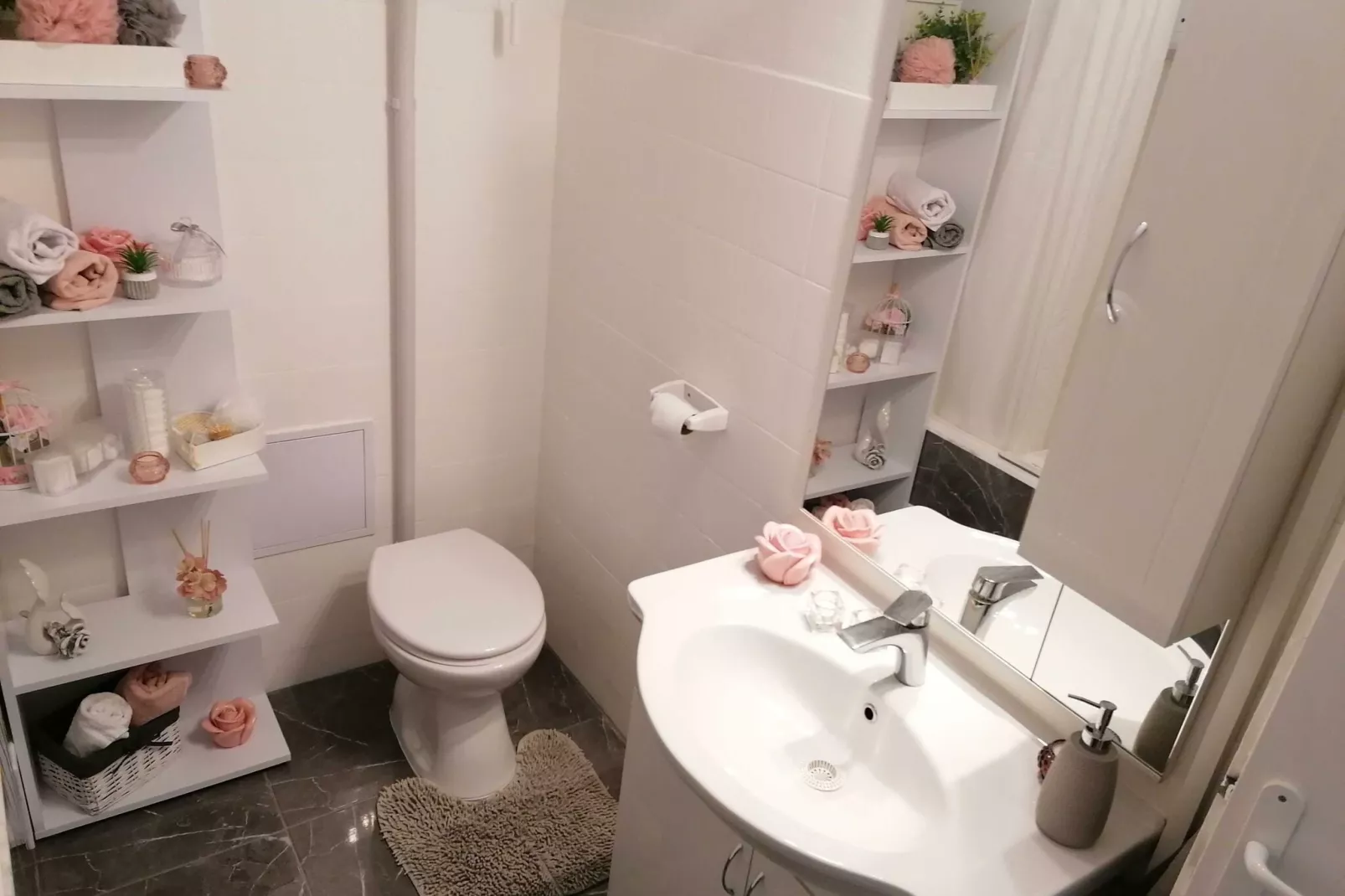 Apartment Jamblip - Two Bedroom Apartment with Balcony-Salle de bain