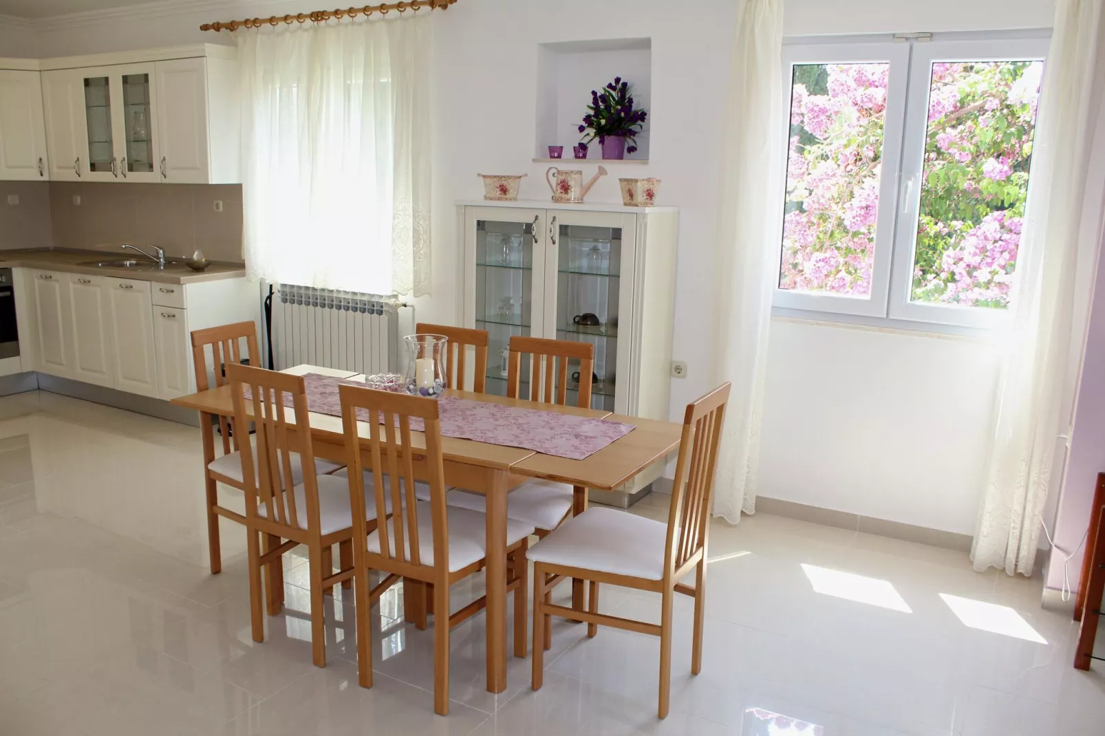 Apartment Siesta - Two-Bedroom Apartment with Balcony and Sea View-Esszimmer