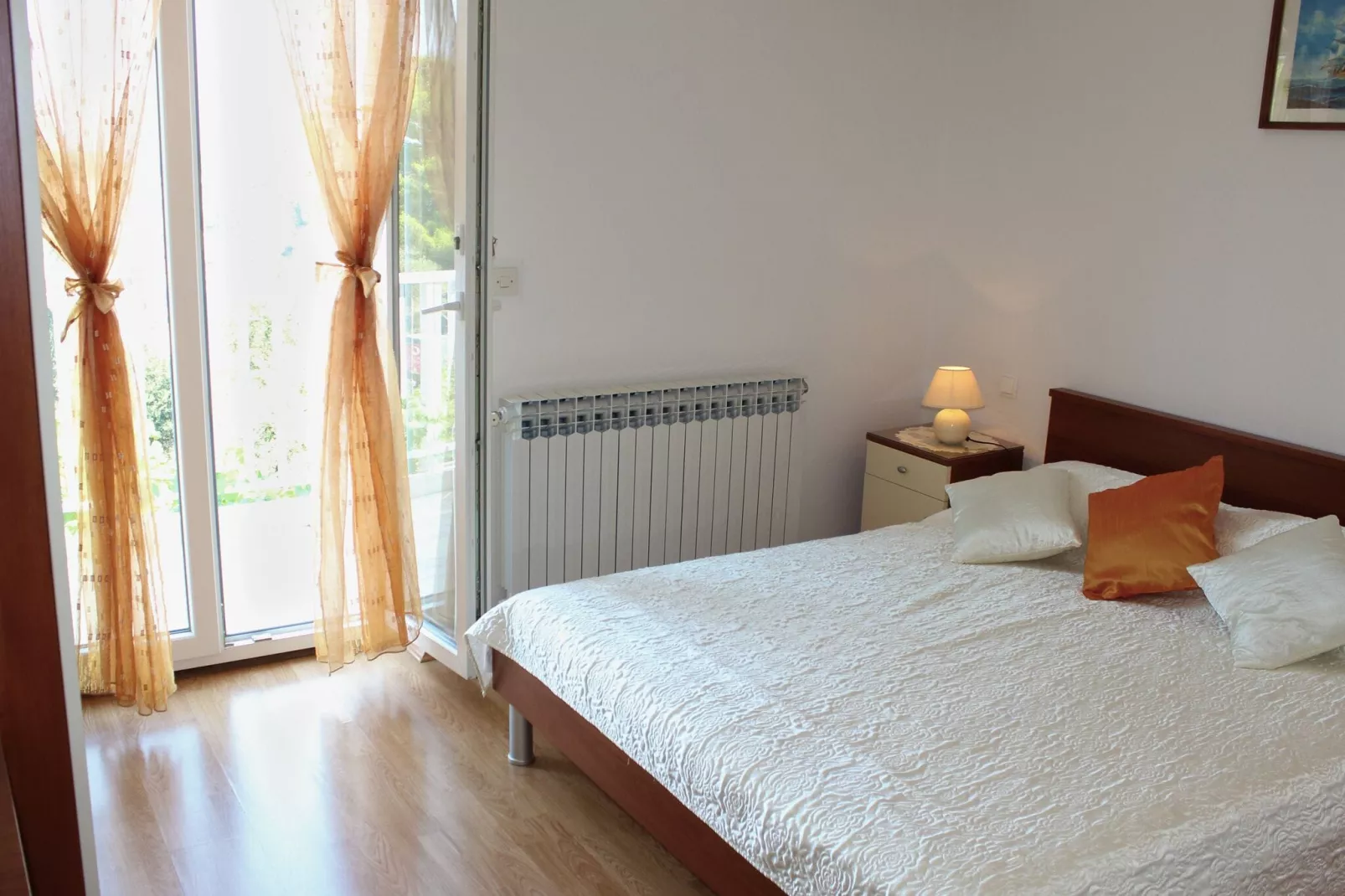 Apartment Siesta - Two-Bedroom Apartment with Balcony and Sea View-Schlafzimmer
