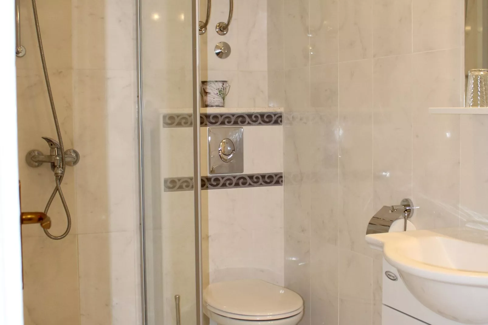 Apartment Siesta - Two-Bedroom Apartment with Balcony and Sea View-Badezimmer