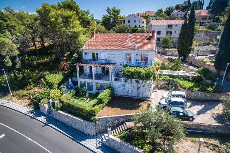 Apartment Siesta - Two-Bedroom Apartment with Balcony and Sea View-Außenbereich