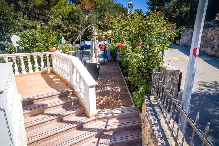 Apartment Siesta - Two-Bedroom Apartment with Balcony and Sea View-Terrasse