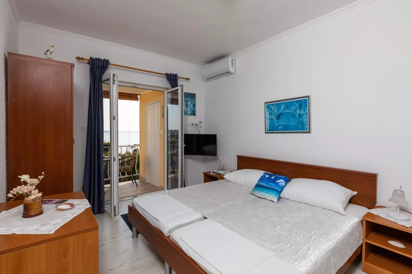 Apartments Belenum - One-Bedroom Apartment with Balcony and Sea View (no.3)-Bedroom