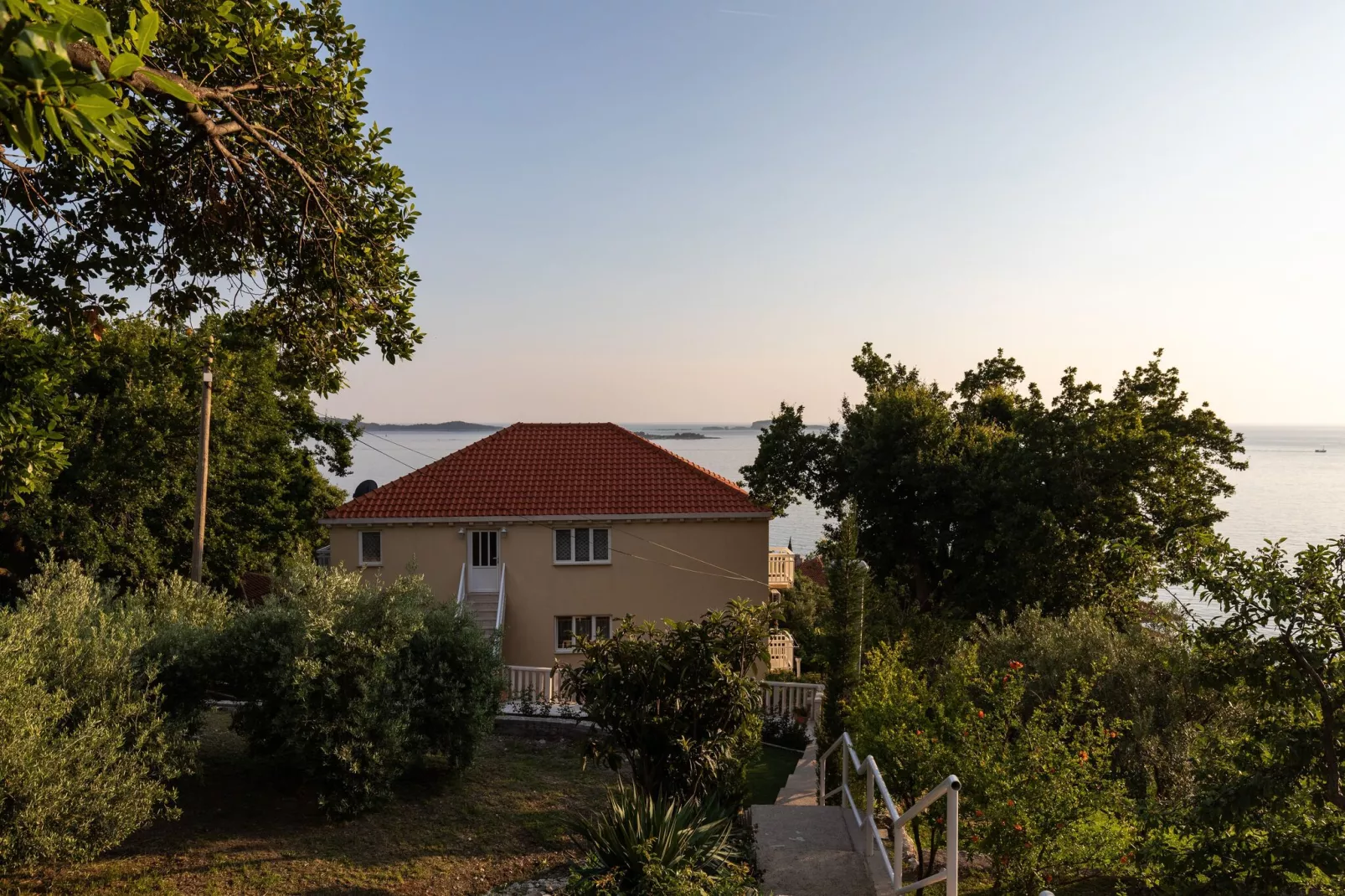 Apartments Belenum - One-Bedroom Apartment with Balcony and Sea View (no.3)-Outdoor