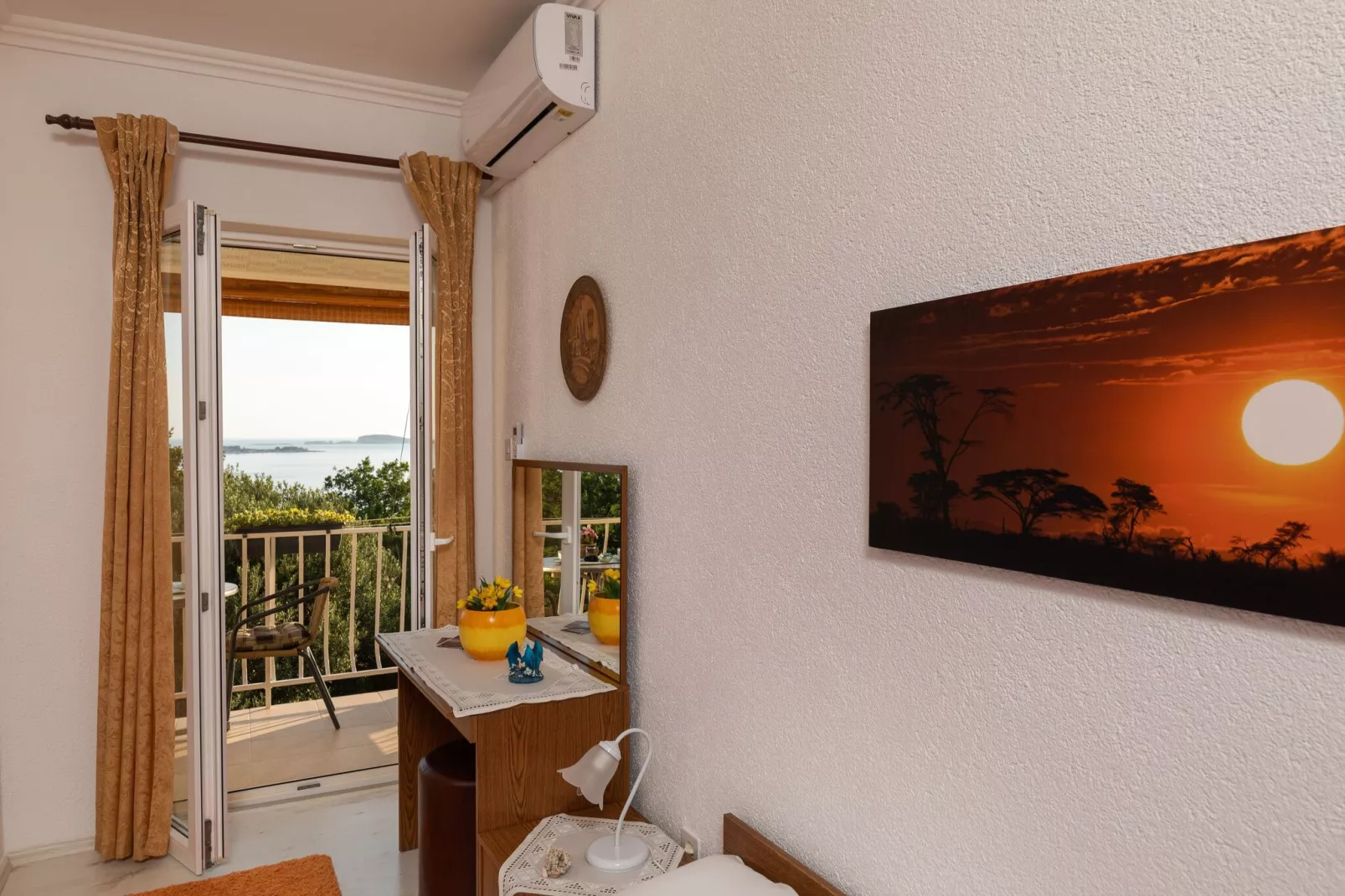Apartments Belenum - Double Room with Balcony and Sea View (no.2)-Schlafzimmer