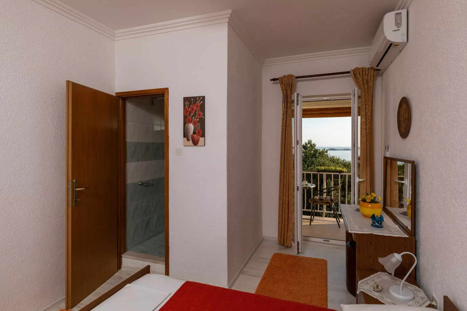 Apartments Belenum - Double Room with Balcony and Sea View (no.2)-Schlafzimmer