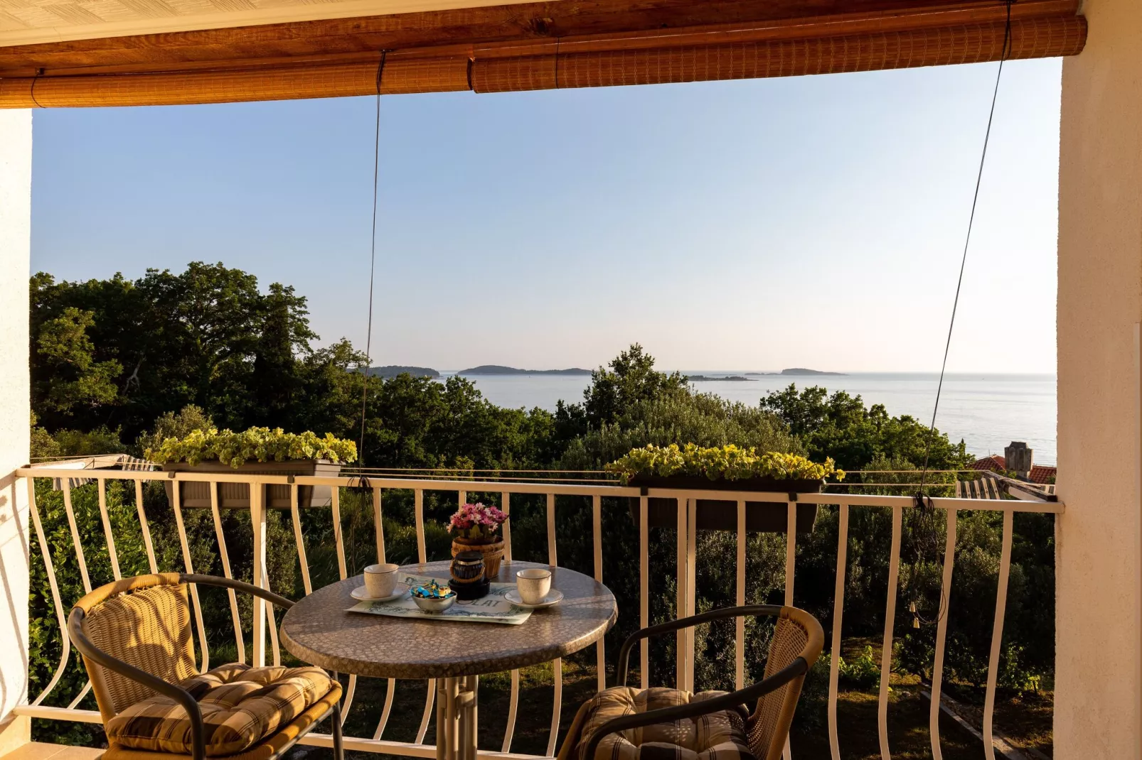 Apartments Belenum - Double Room with Balcony and Sea View (no.2)-Terrassenbalkon
