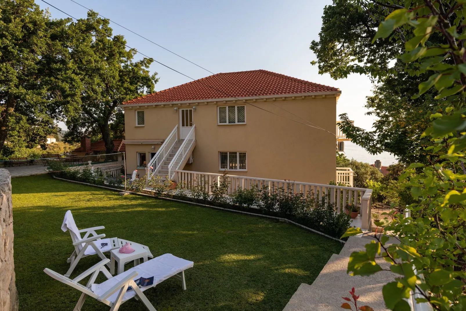 Apartments Belenum - Double Room with Balcony and Sea View (no.2)-Gärten Sommer