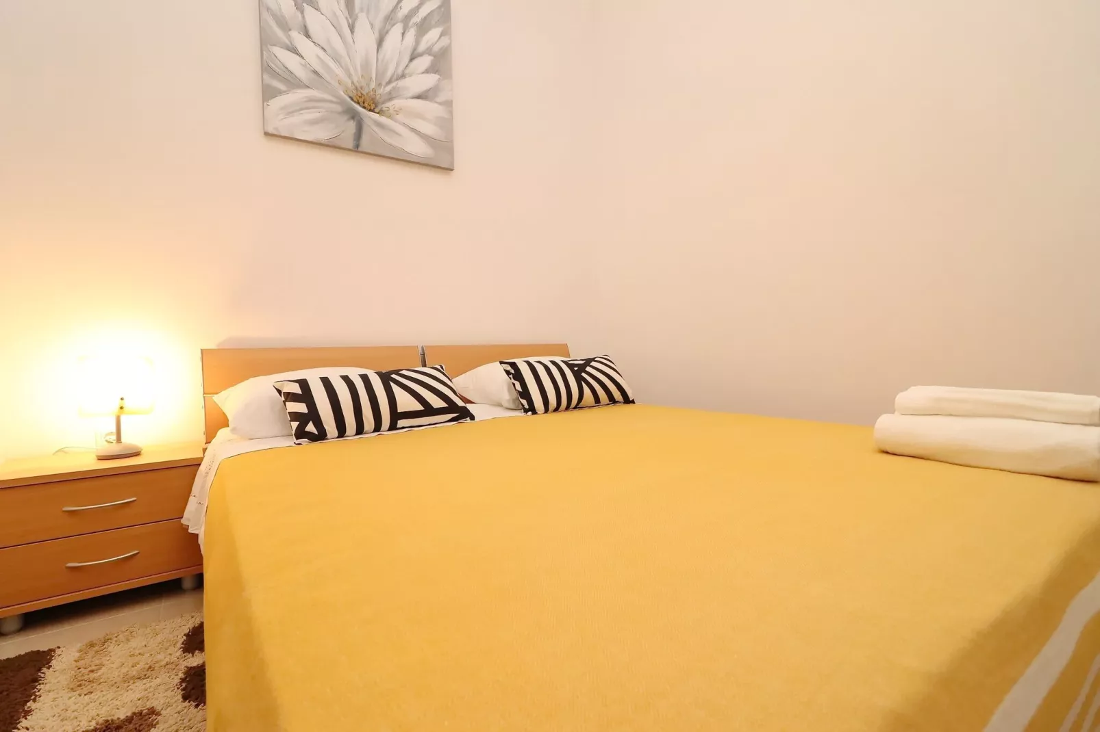 Apartments K &  N -One Bedroom Apartment-Chambre