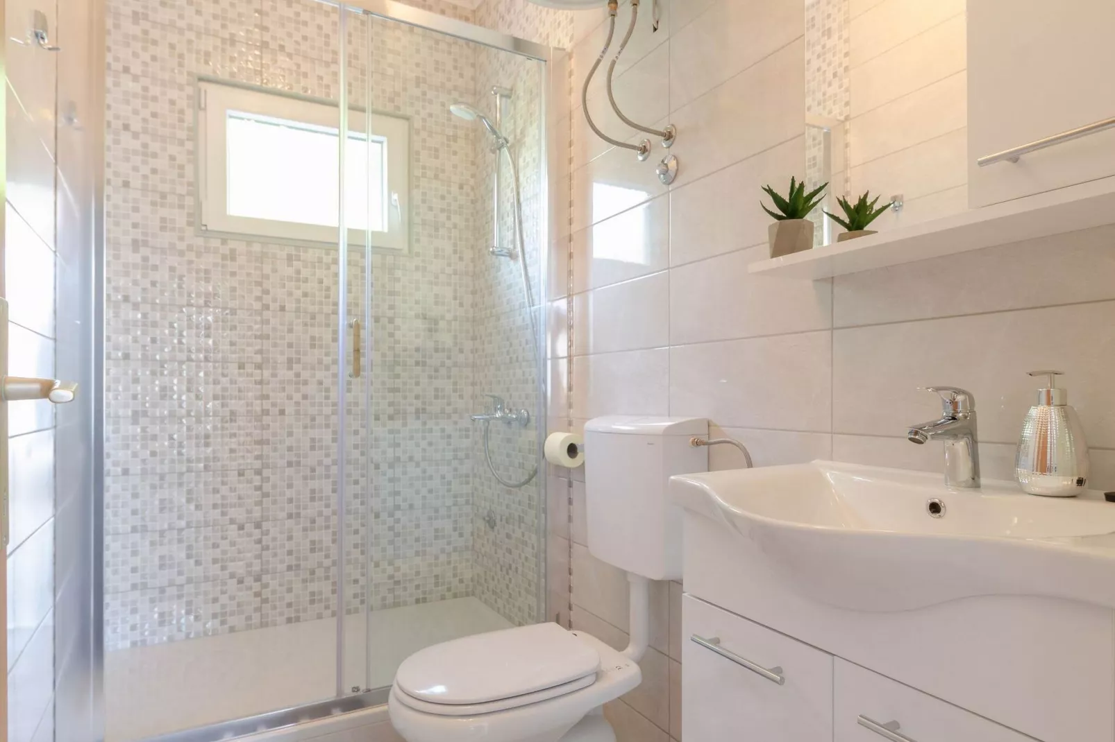 Apartments K & N - One bedroom apartment  A2-Bathroom