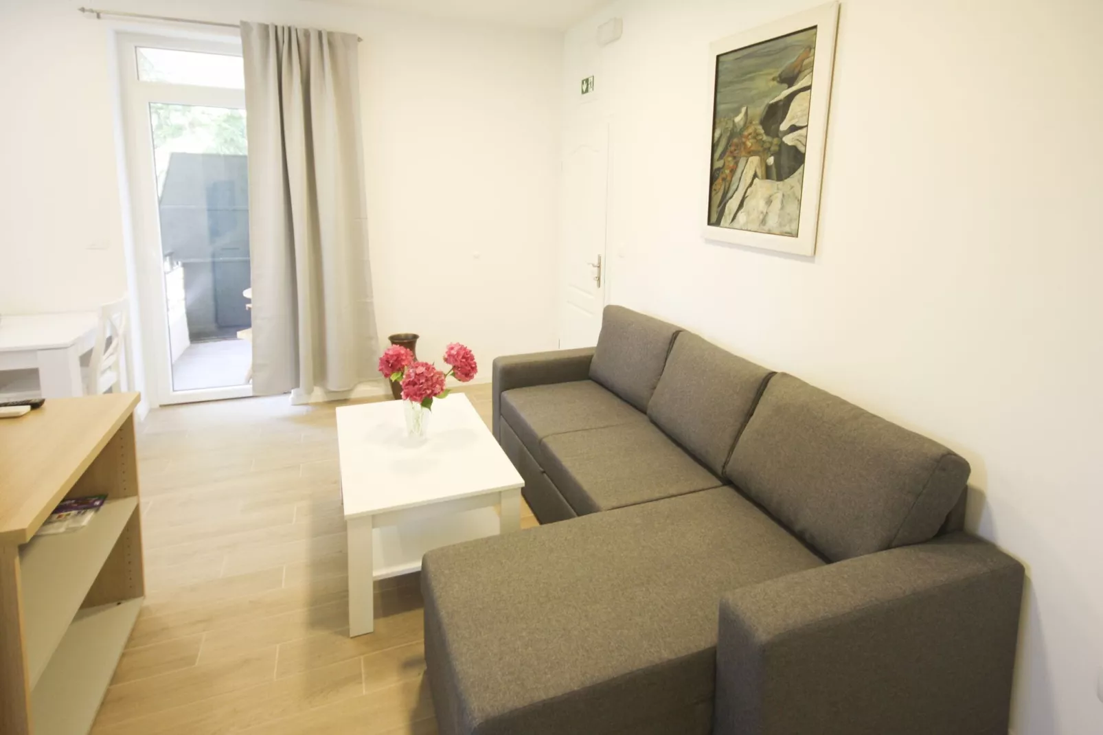 Apartment Goge - One-Bedroom Apartment with Balcony-Wohnzimmer