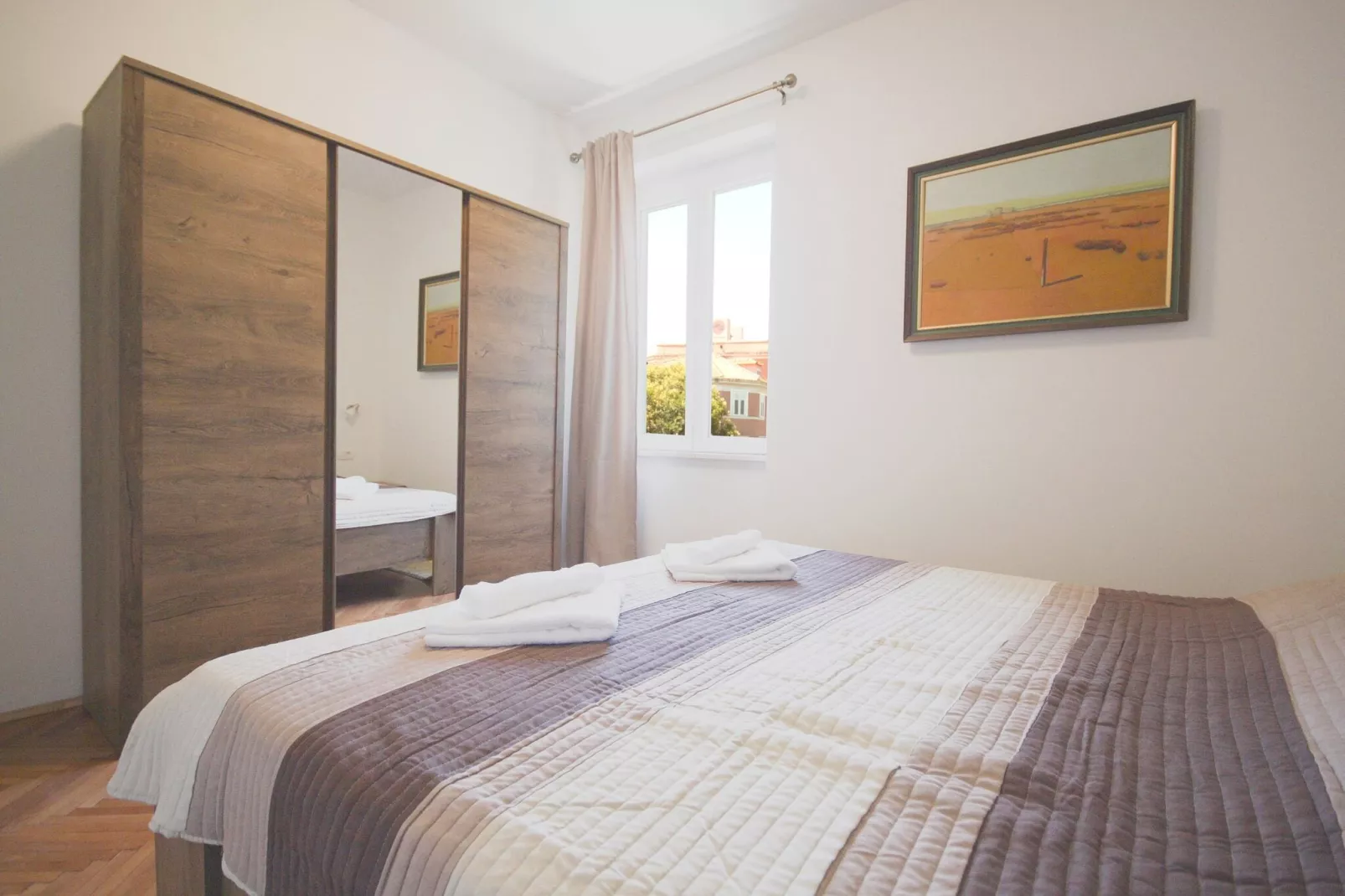 Apartment Goge - One-Bedroom Apartment with Balcony-Schlafzimmer