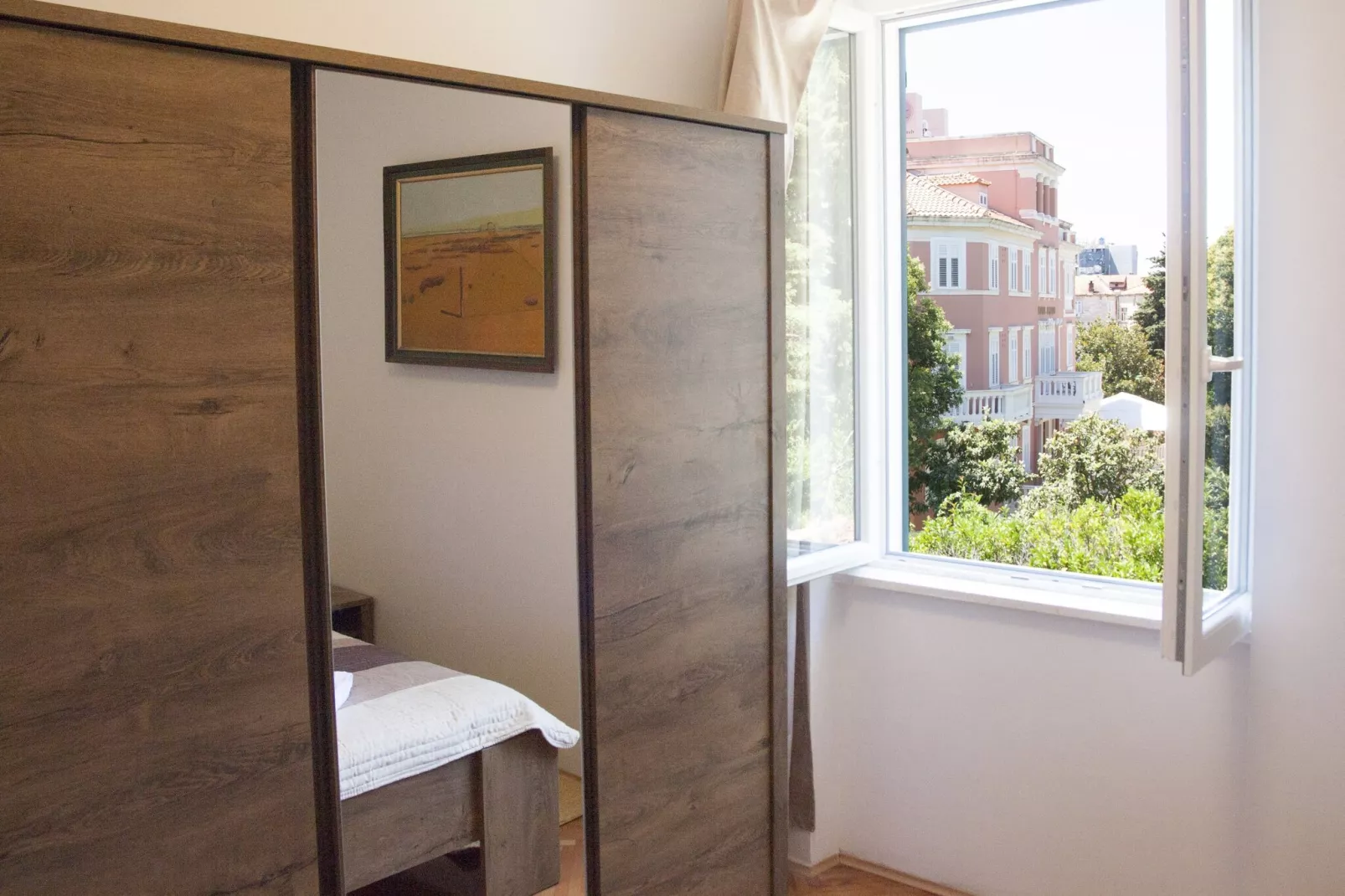 Apartment Goge - One-Bedroom Apartment with Balcony-Schlafzimmer