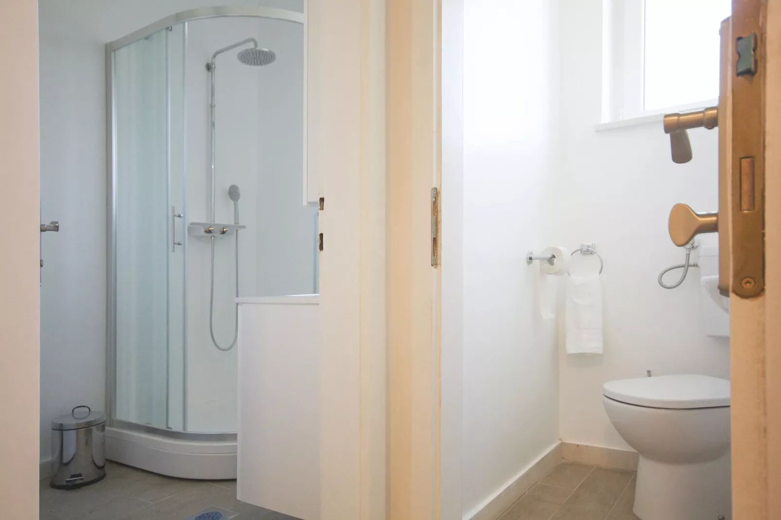 Apartment Goge - One-Bedroom Apartment with Balcony-Badezimmer