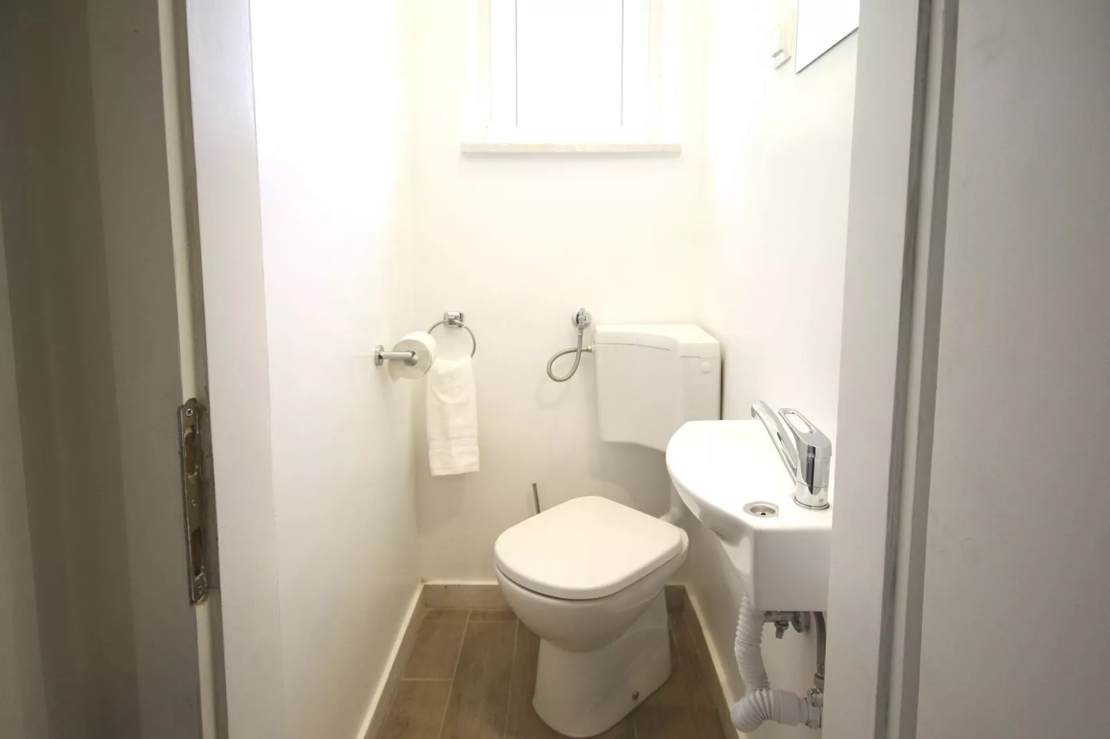 Apartment Goge - One-Bedroom Apartment with Balcony-Badezimmer