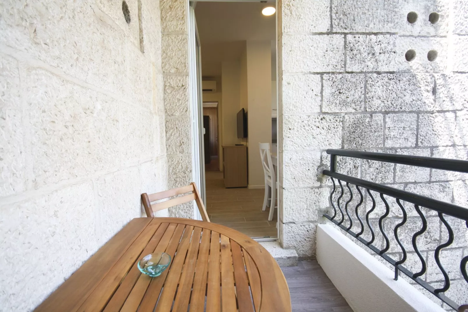 Apartment Goge - One-Bedroom Apartment with Balcony-Terrassenbalkon