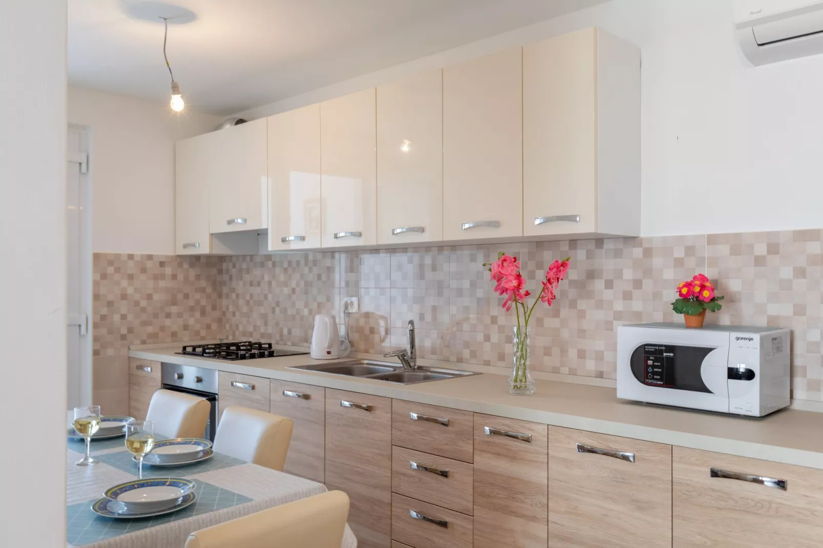 Apartment Nike - Two-Bedroom Apartment with Terrace-Salle à manger