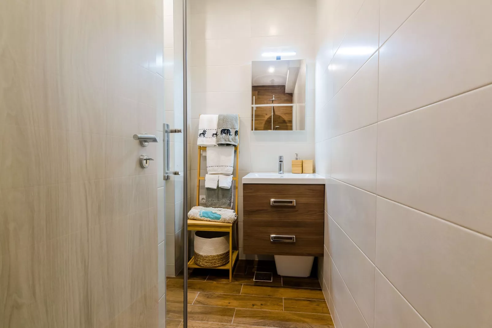 Apartment Moon River - Two-Bedroom Apartment with Terrace-Badezimmer