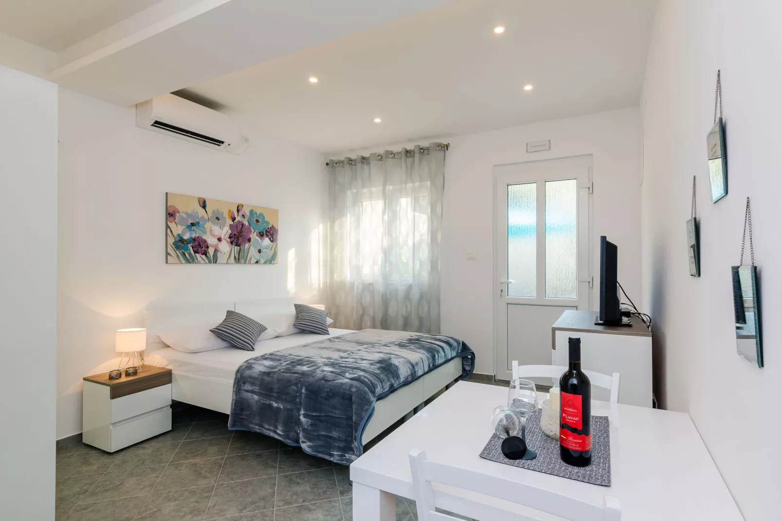 Apartments  L&M - Studio Apartment with Terrace (Vlahinić)-Schlafzimmer