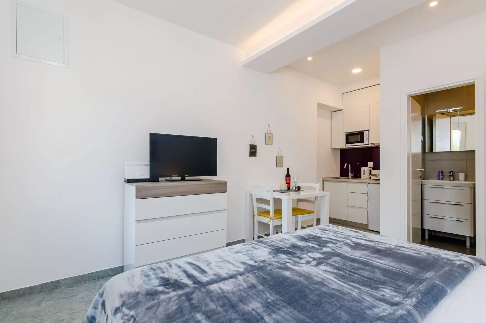 Apartments  L&M - Studio Apartment with Terrace (Vlahinić)-Schlafzimmer