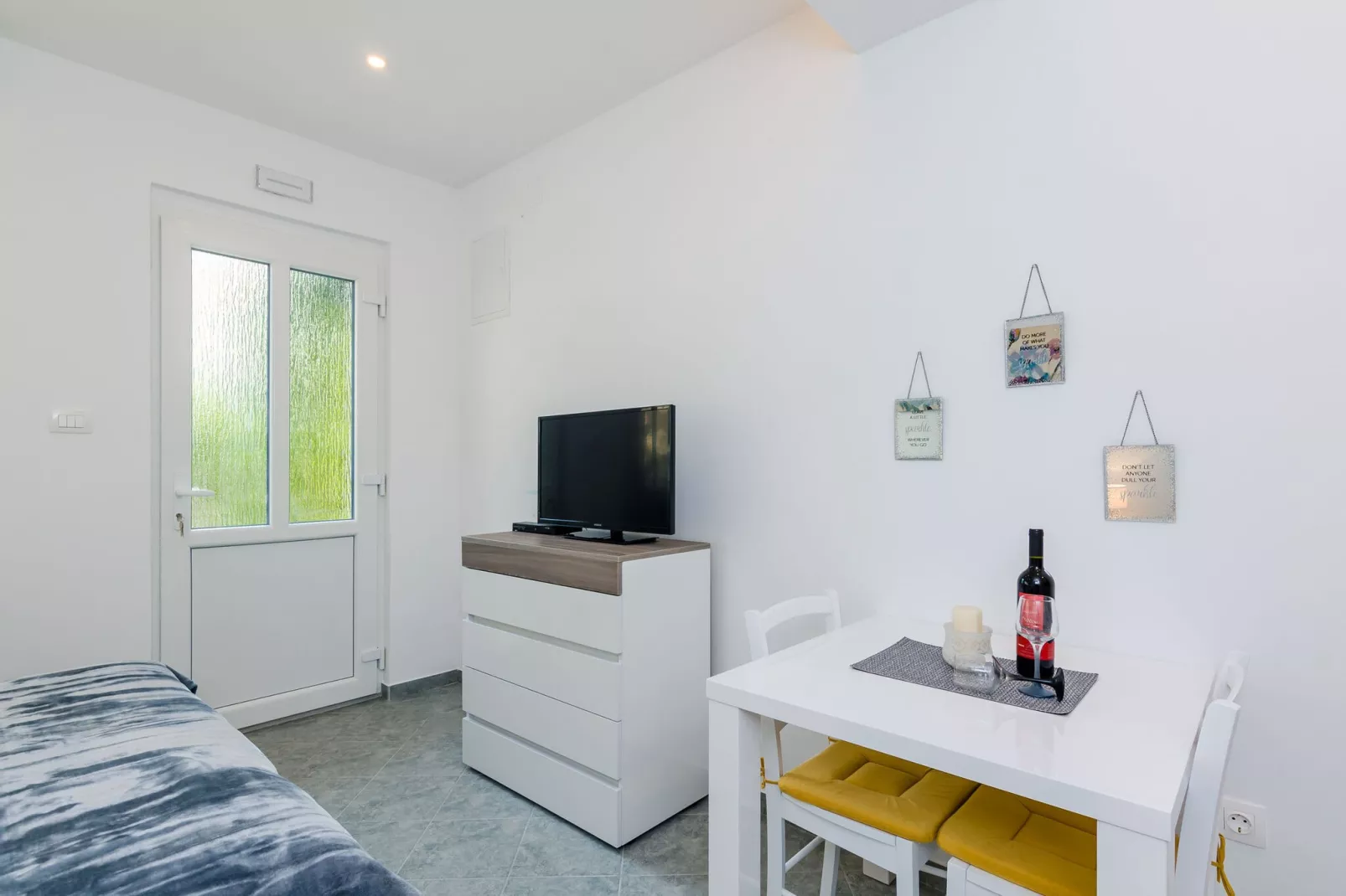 Apartments  L&M - Studio Apartment with Terrace (Vlahinić)-Schlafzimmer