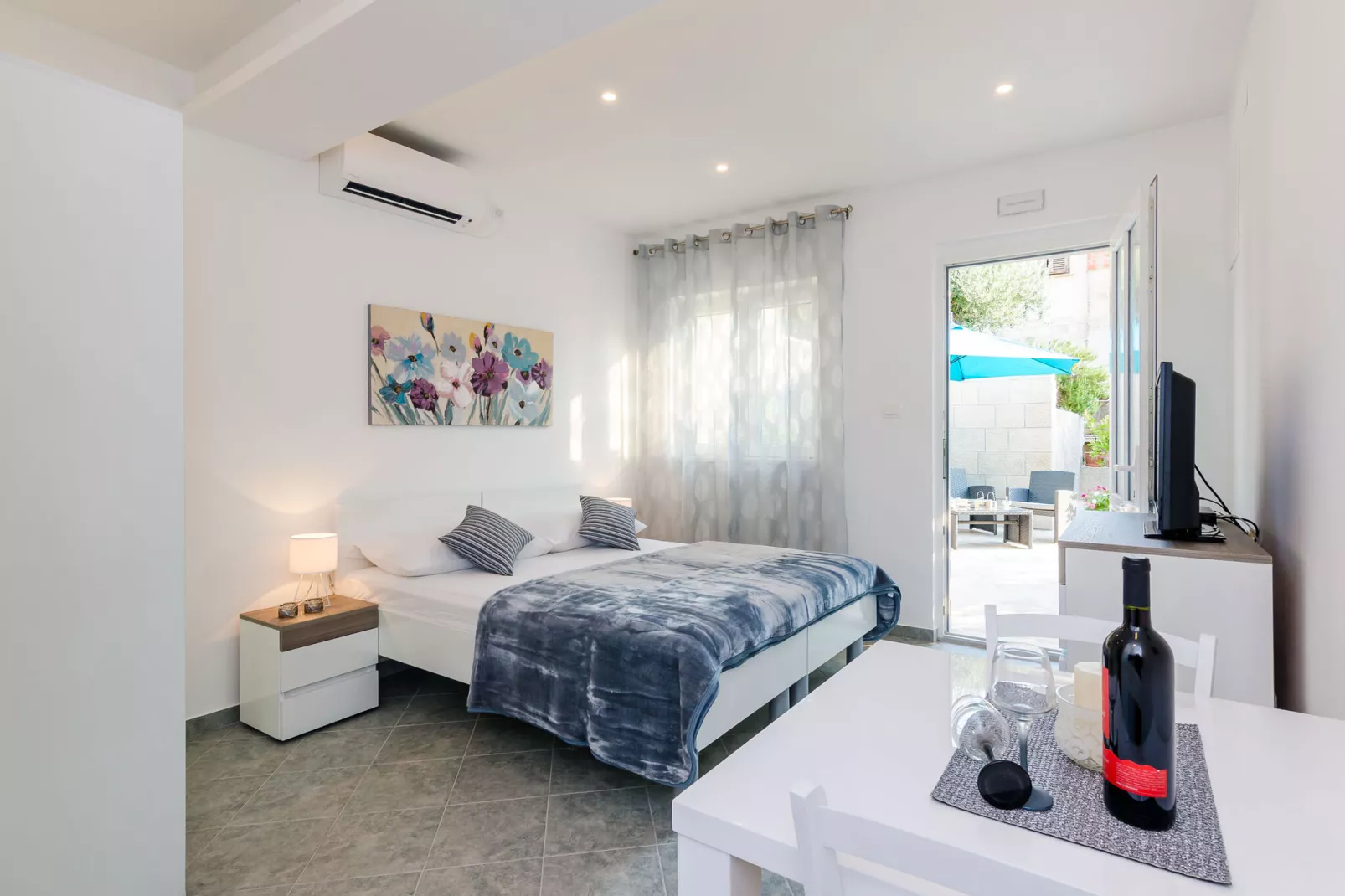 Apartments  L&M - Studio Apartment with Terrace (Vlahinić)-Schlafzimmer