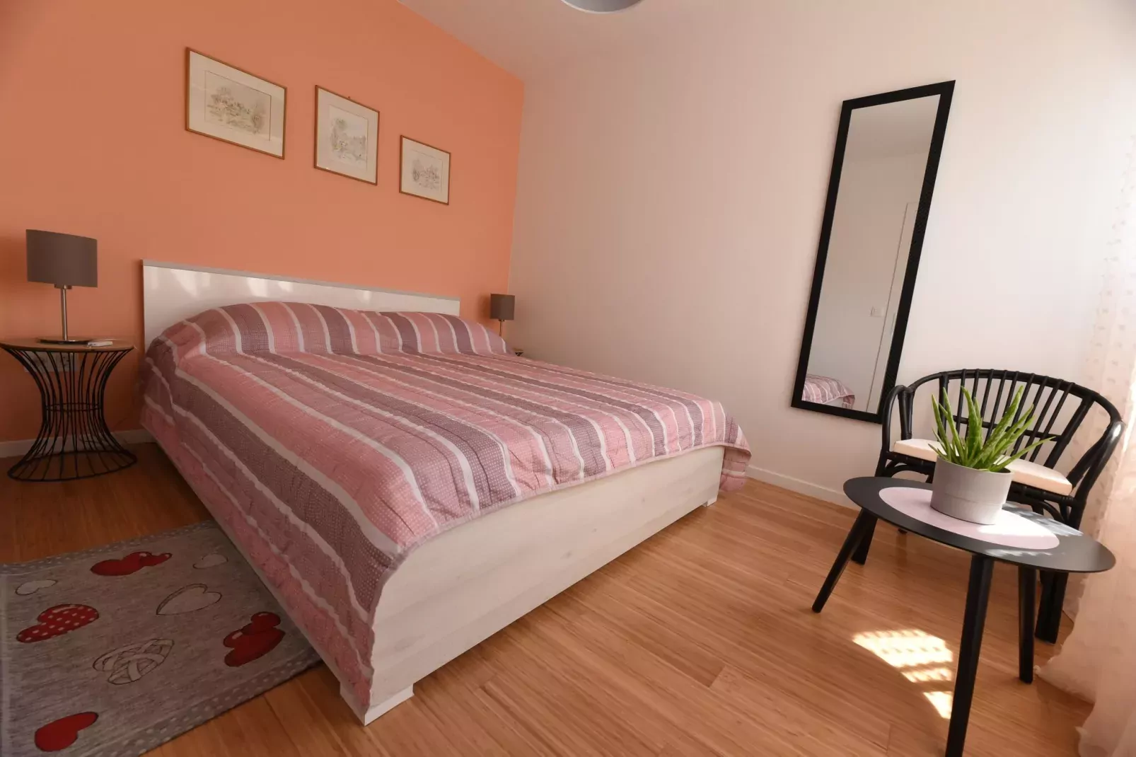 Mary's Apartment - One Bedroom Apartment-Bedroom