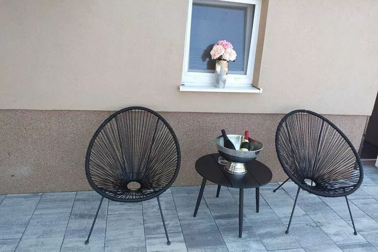 Holiday Home Gračec - Three  Bedroom Holiday Home with swimming pool-Terrasse