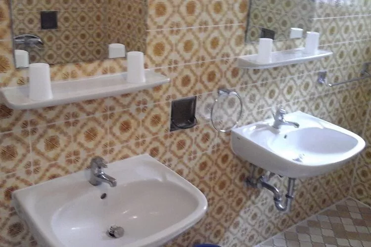 Apartments and Room Katja - Two Bedroom Apartment with Terrace-Salle de bain