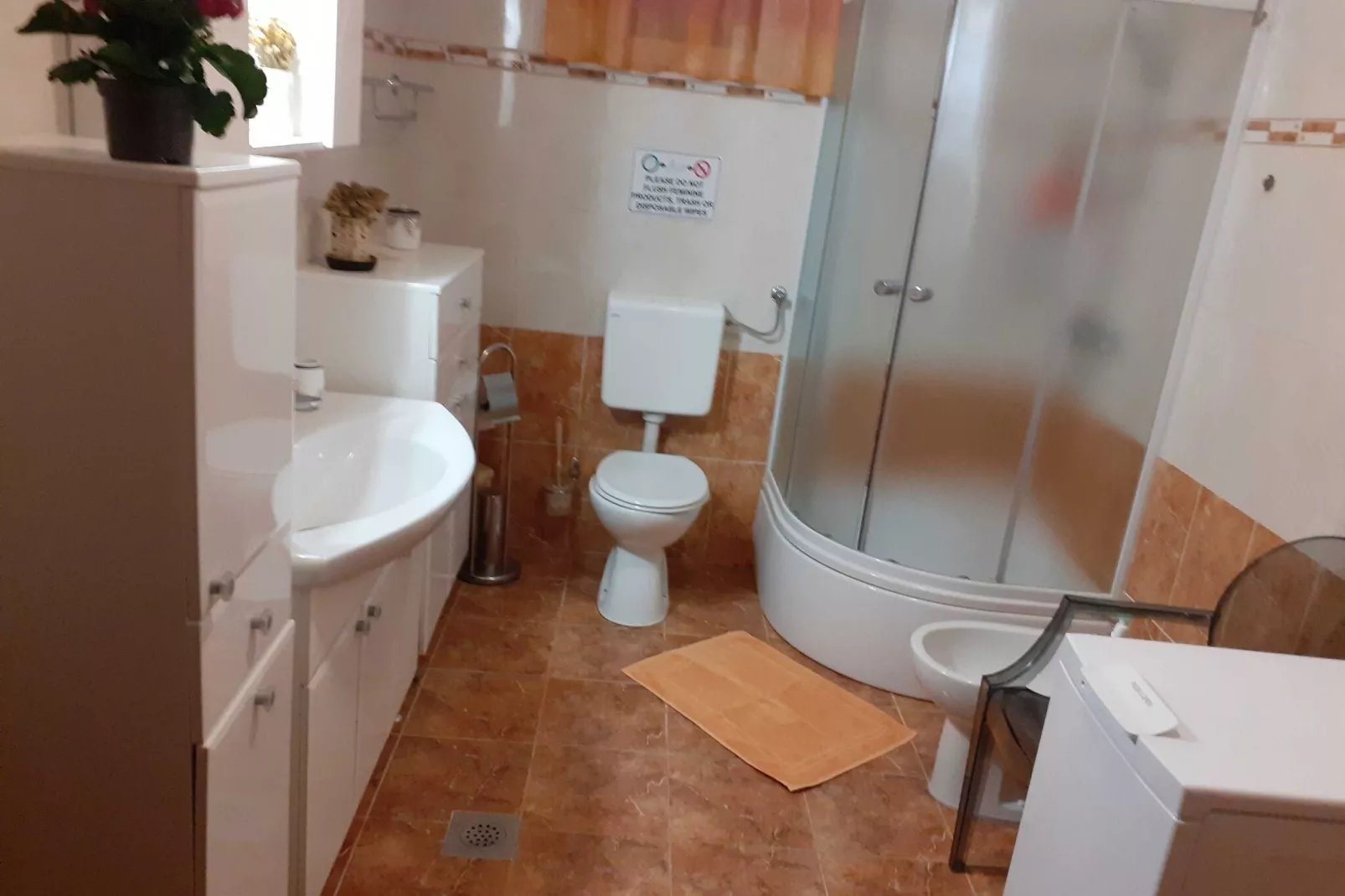 Vacation House Marija, Korčula-Two Bedroom Holiday Home with Terrace and Sea View-Salle de bain